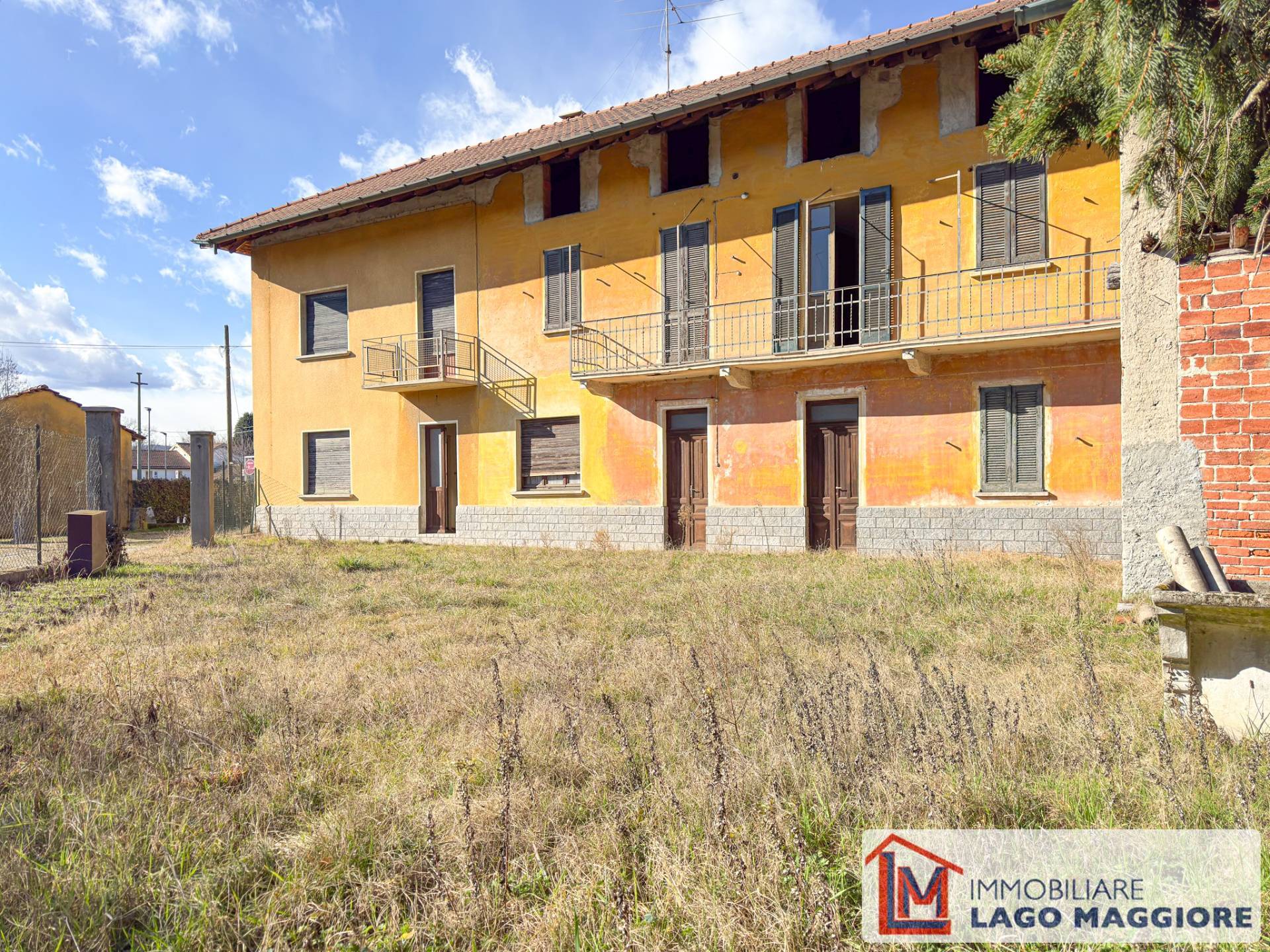 Casa singola in vendita a Angera