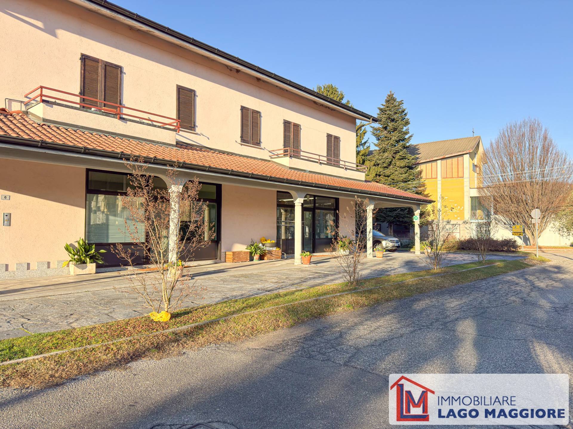 Locale commerciale in vendita a Monvalle