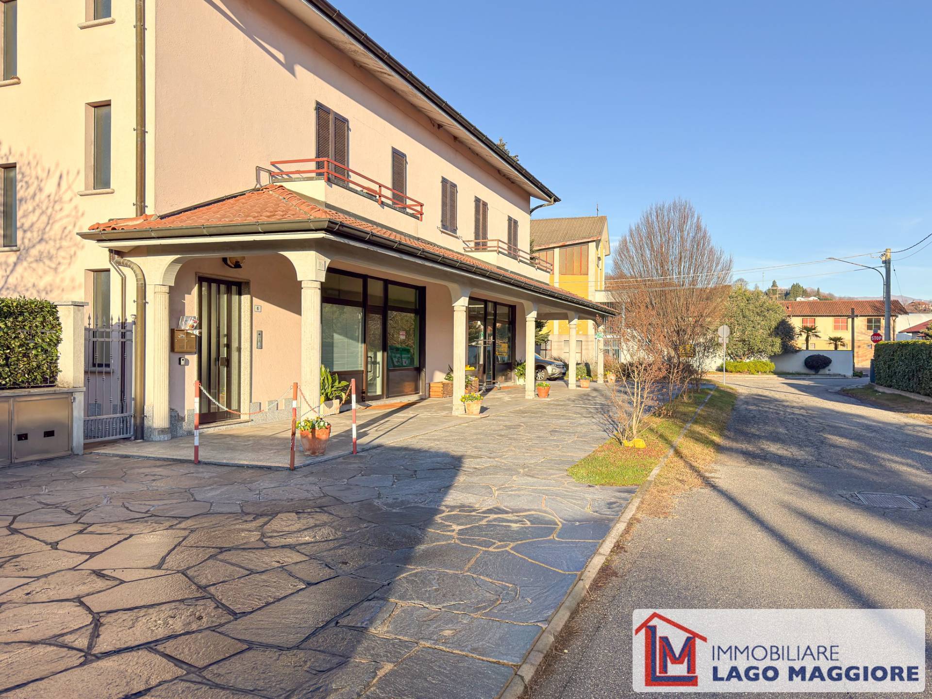 Locale commerciale in vendita a Monvalle