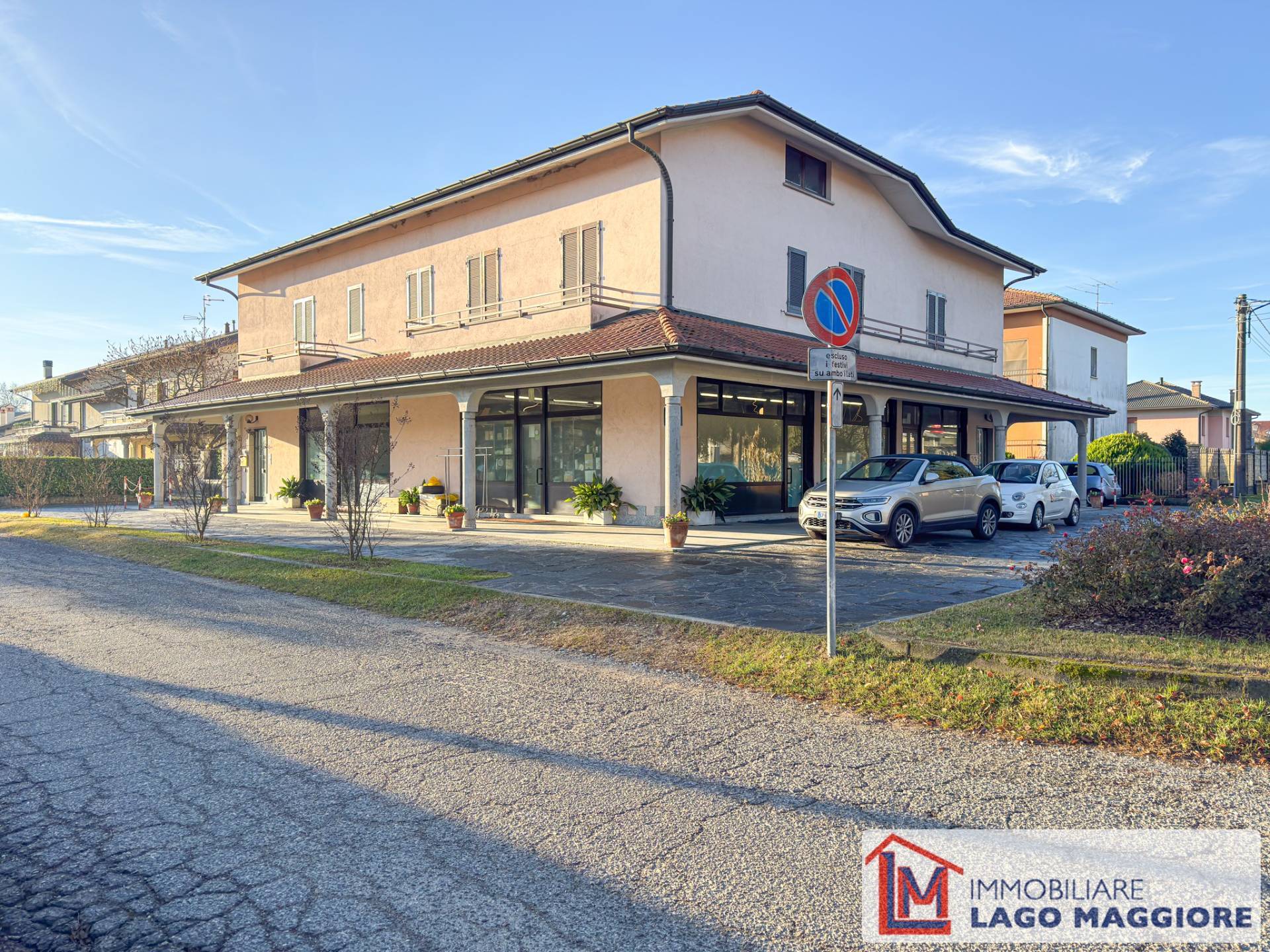 Locale commerciale in vendita a Monvalle