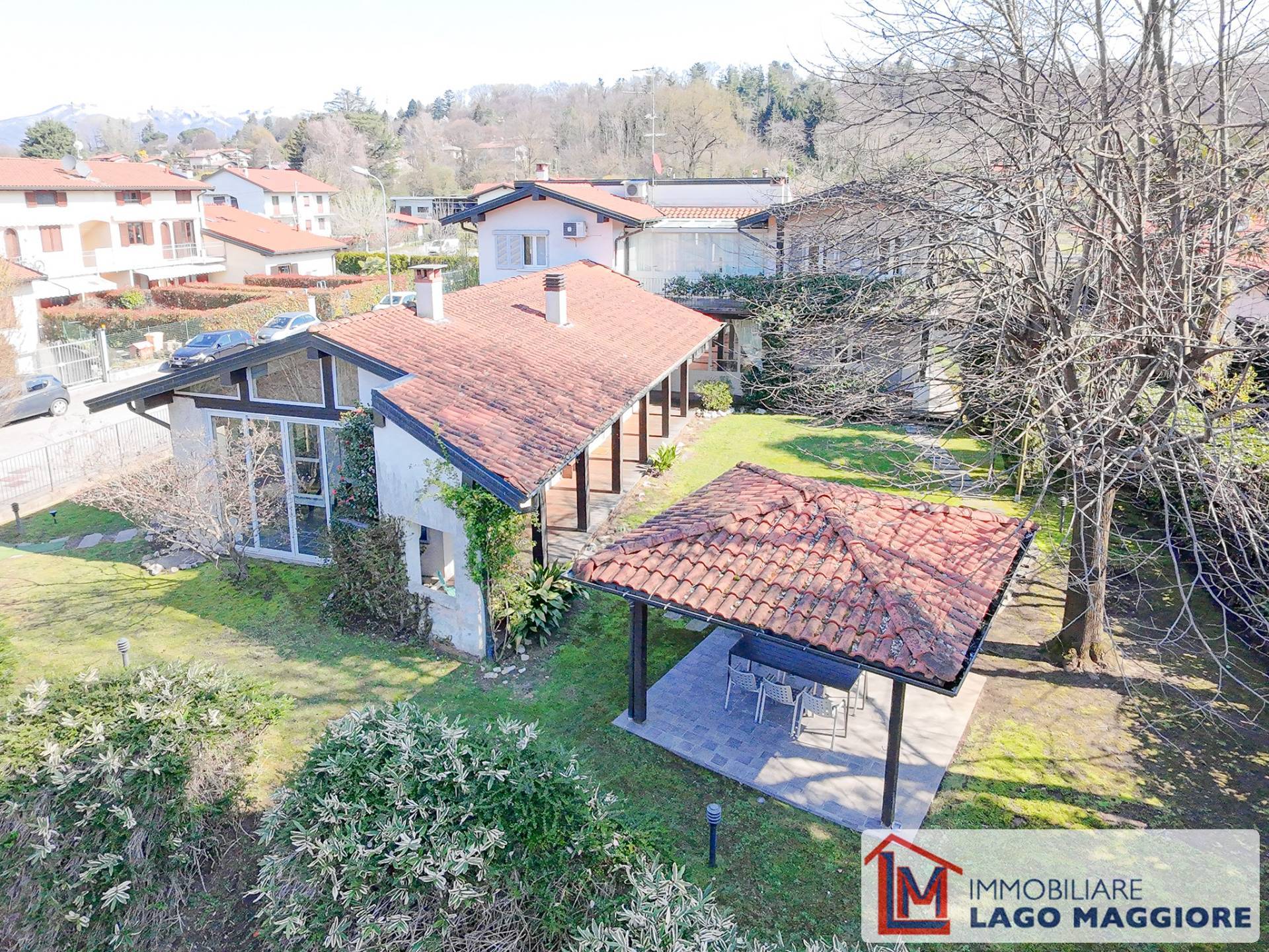 Villa in vendita a Travedona-Monate