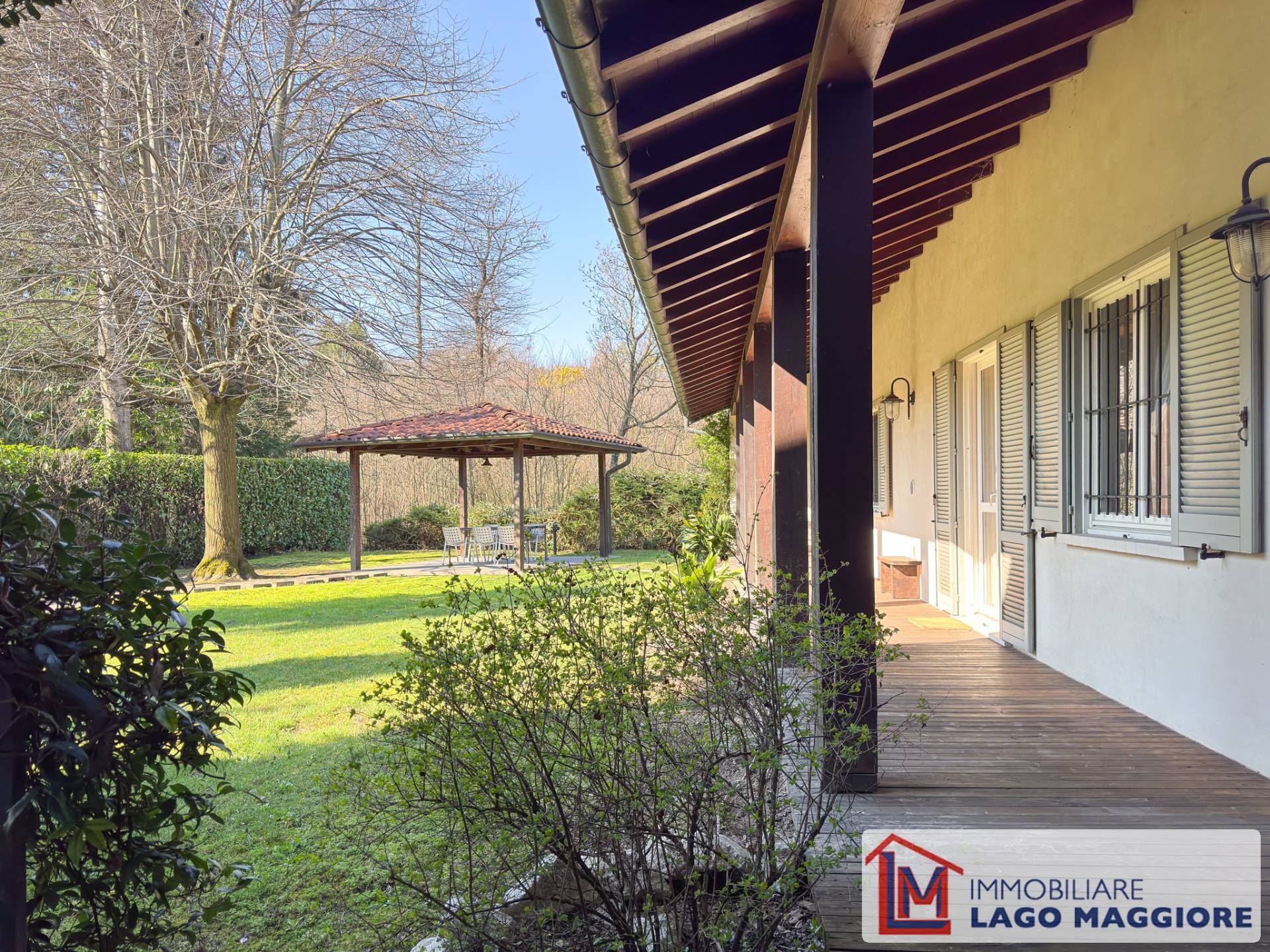 Villa in vendita a Travedona-Monate