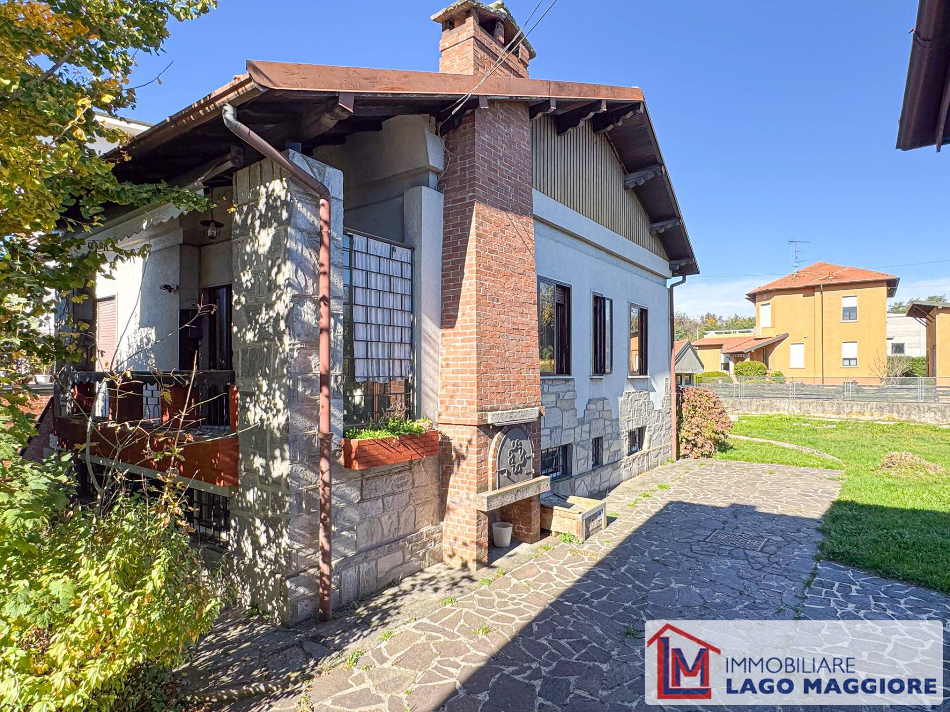 Villa in vendita a Sesto Calende