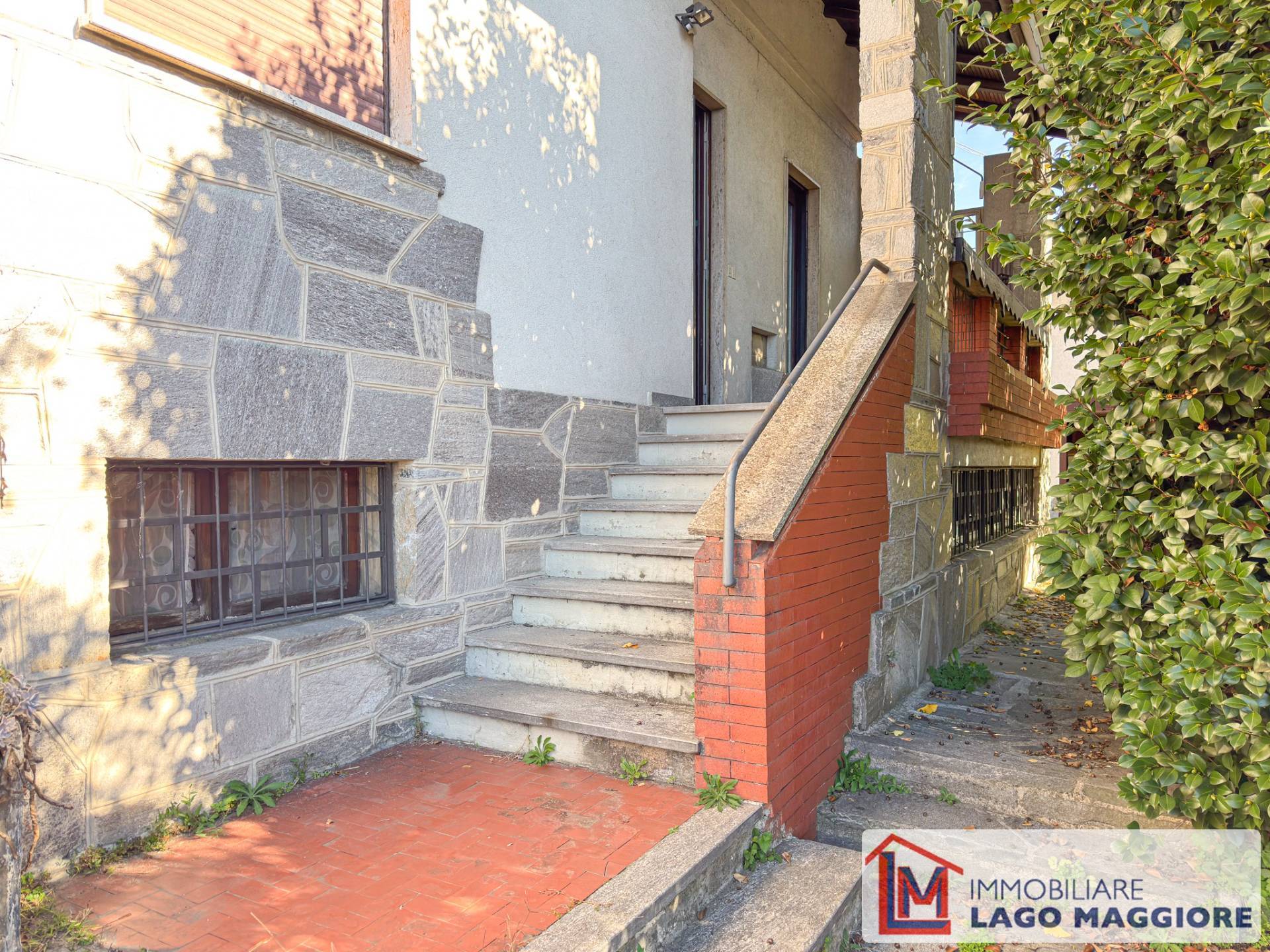 Villa in vendita a Sesto Calende