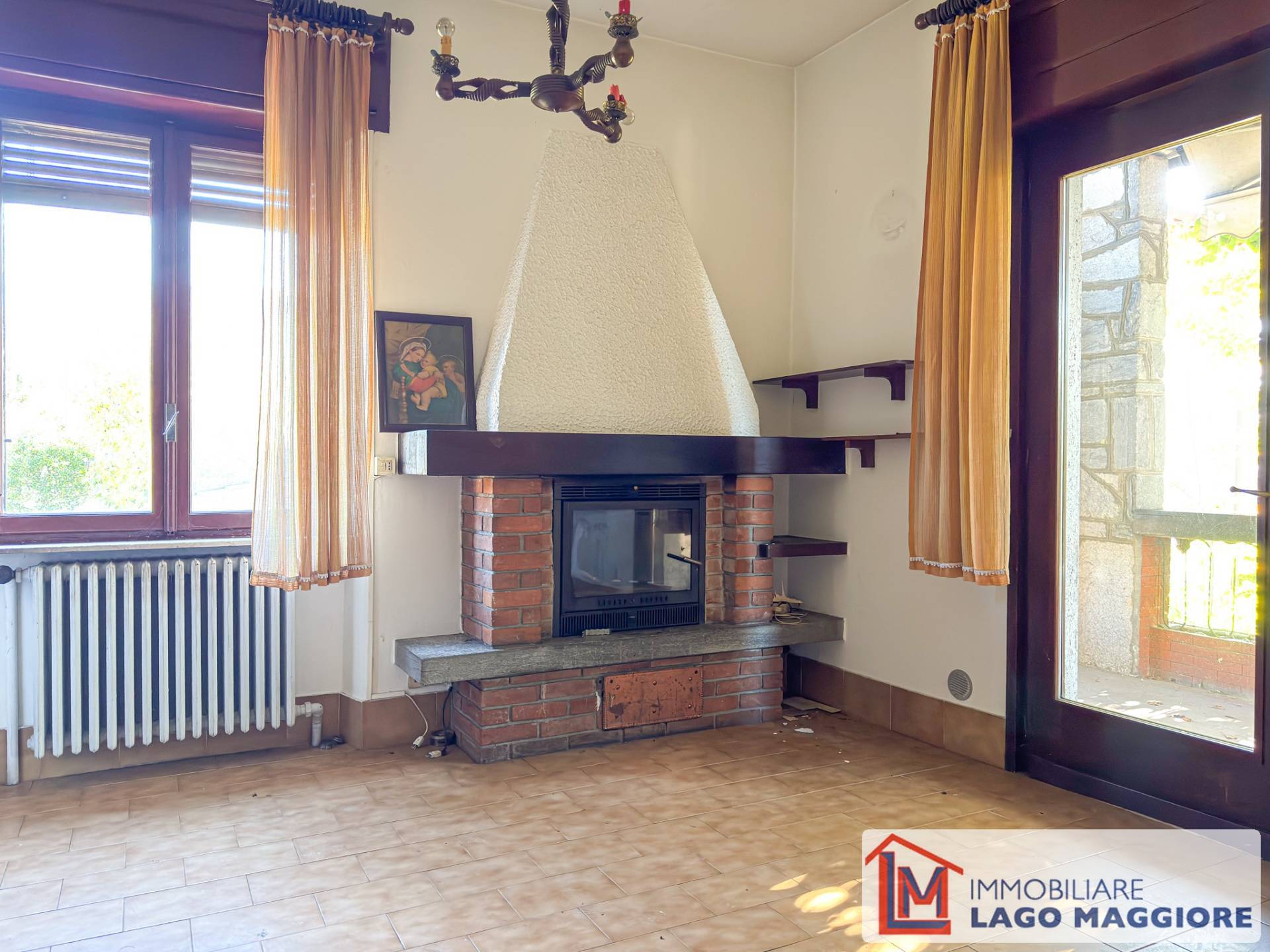 Villa in vendita a Sesto Calende