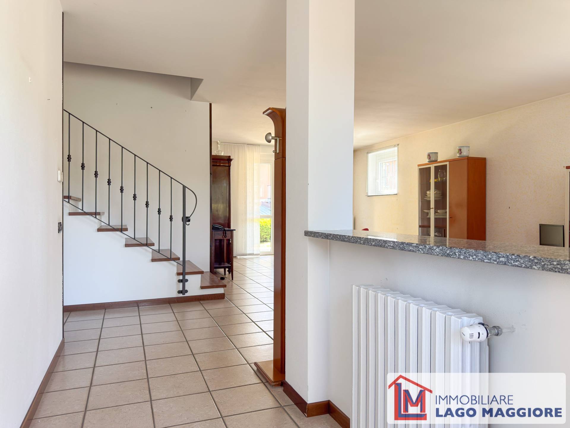 Villa in vendita a Angera