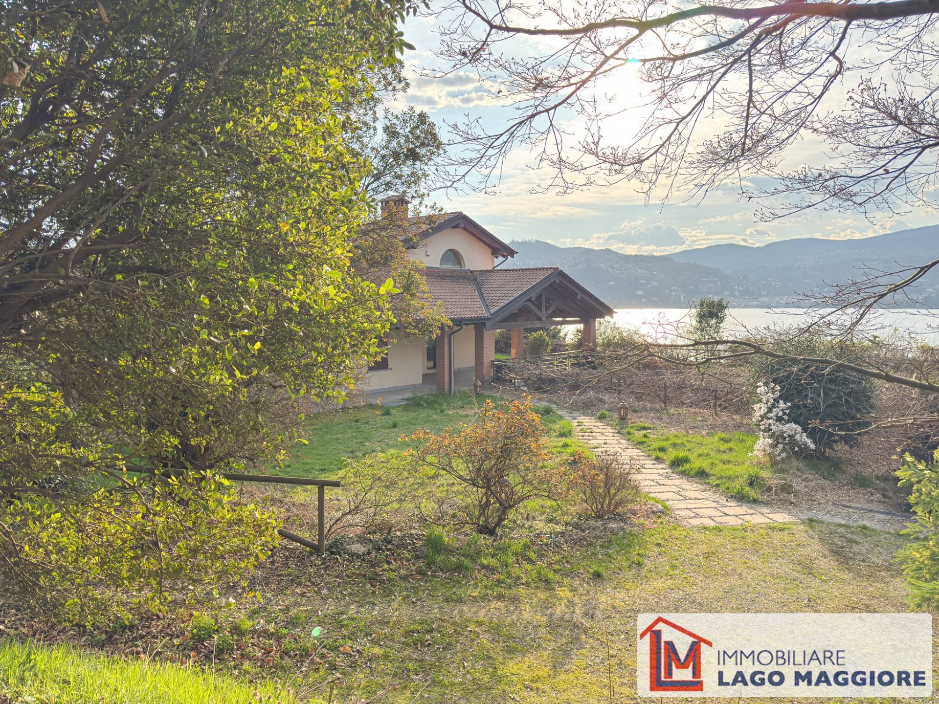 Villa in vendita a Ranco