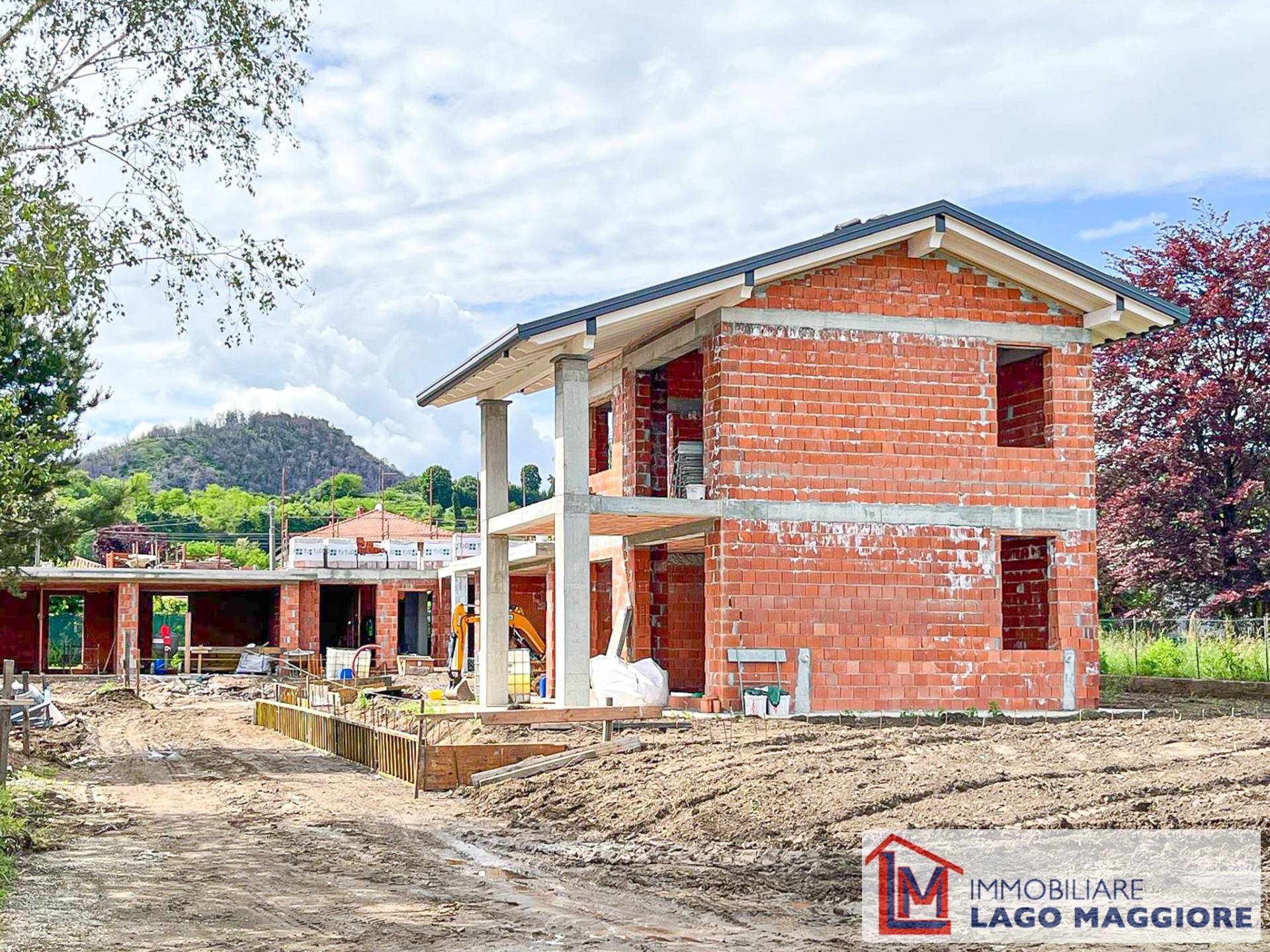 Villa in vendita a Angera
