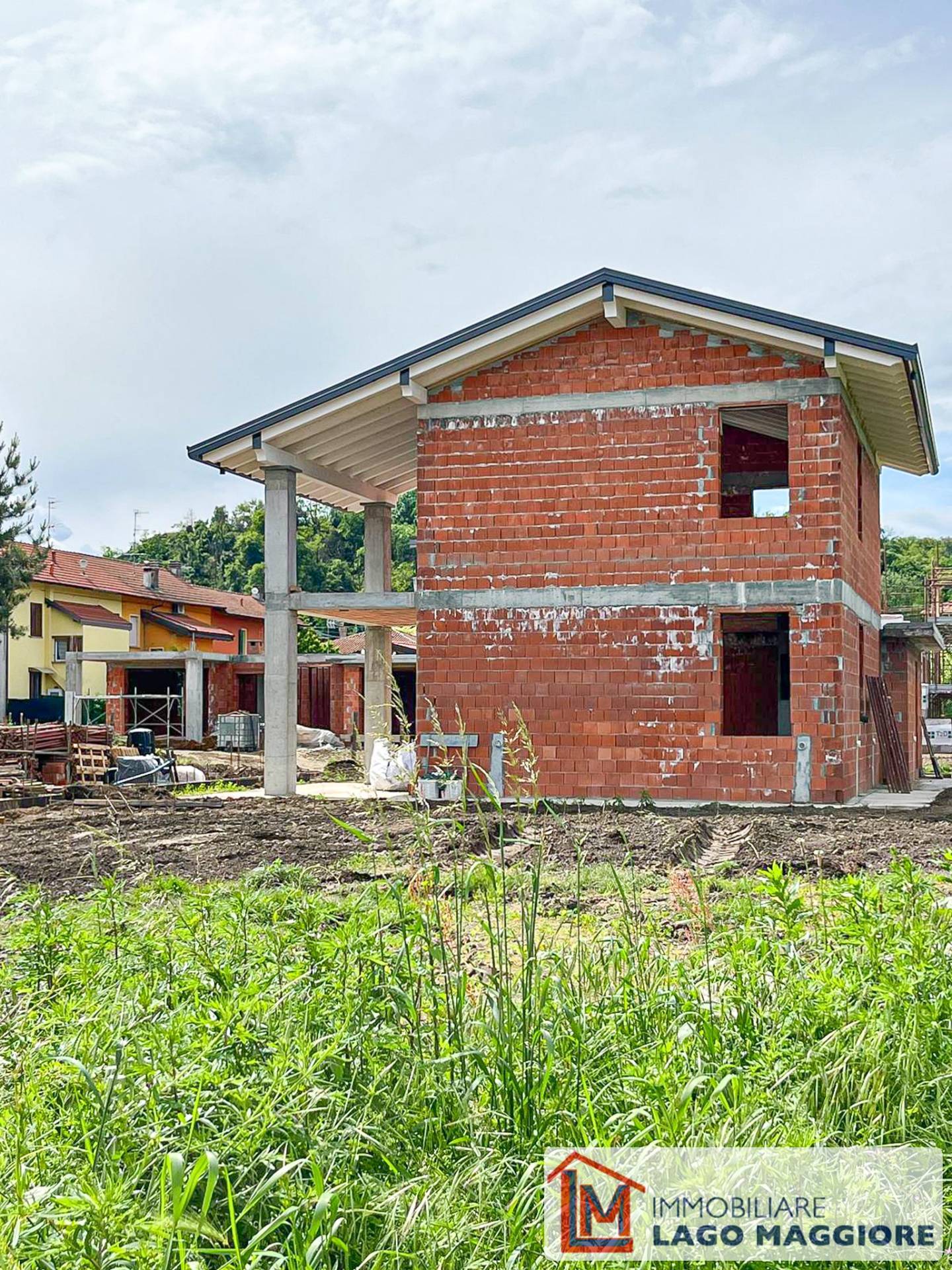 Villa in vendita a Angera