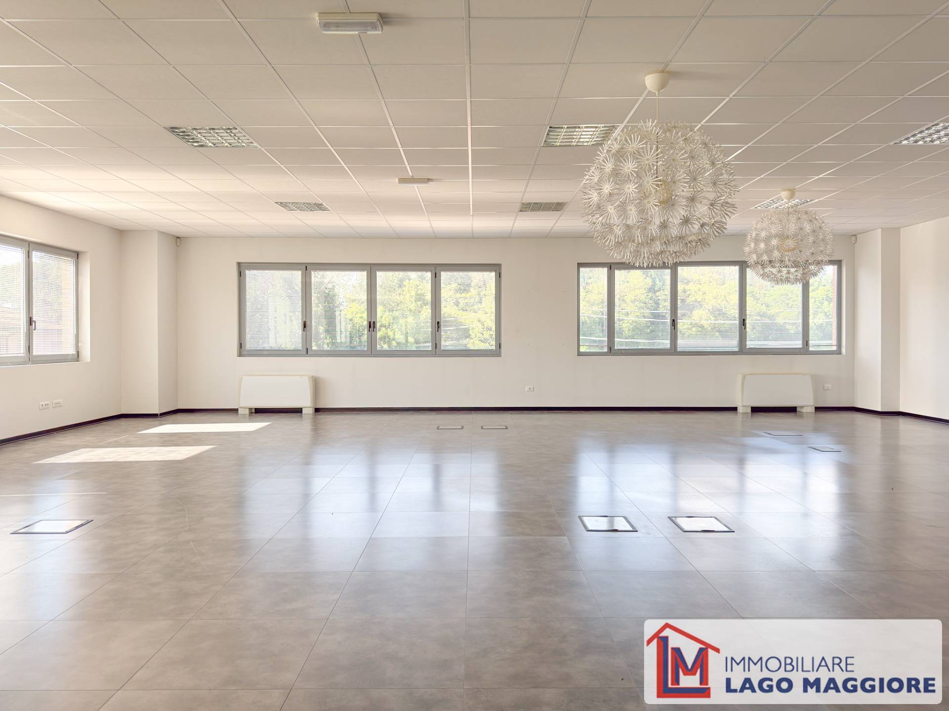 Locale commerciale in vendita a Cadrezzate con Osmate