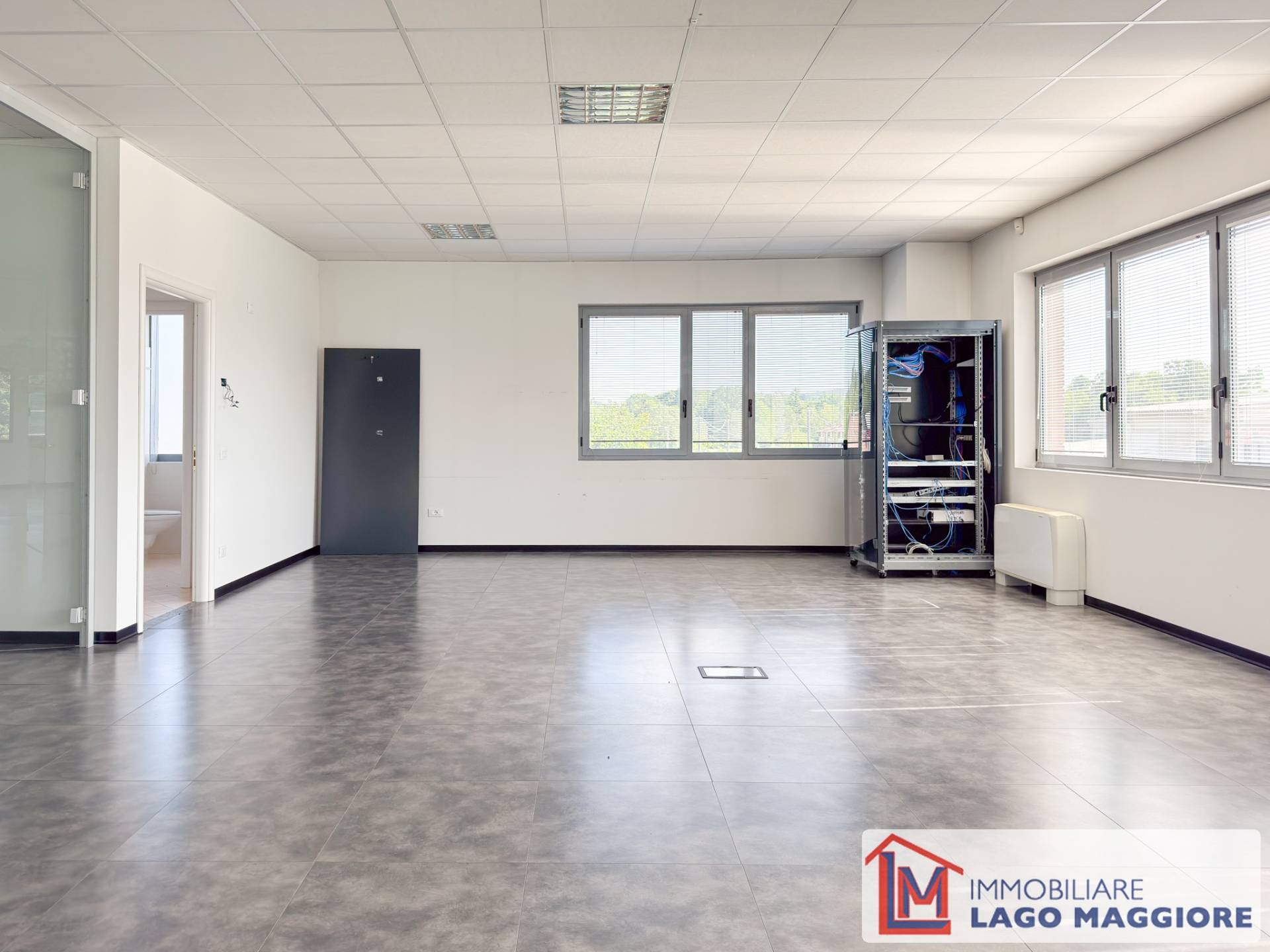 Locale commerciale in vendita a Cadrezzate con Osmate