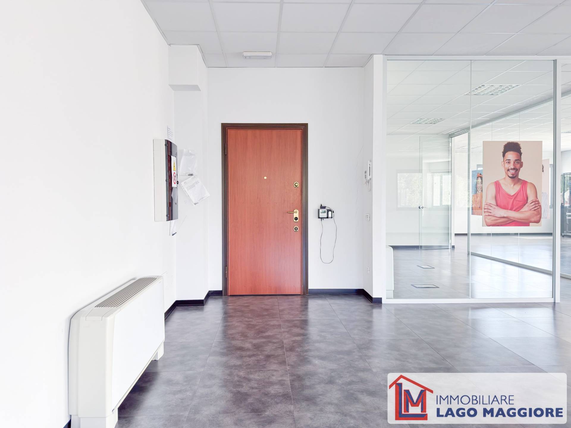 Locale commerciale in vendita a Cadrezzate con Osmate