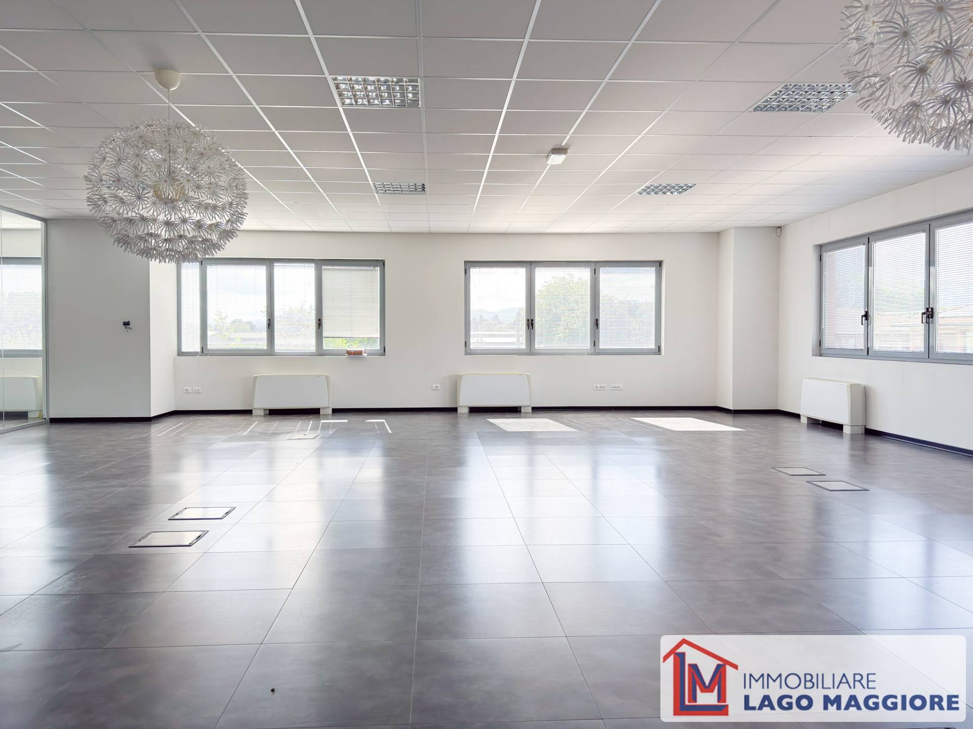 Locale commerciale in vendita a Cadrezzate con Osmate