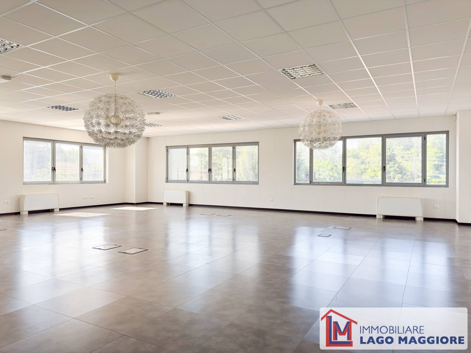 Locale commerciale in vendita a Cadrezzate con Osmate