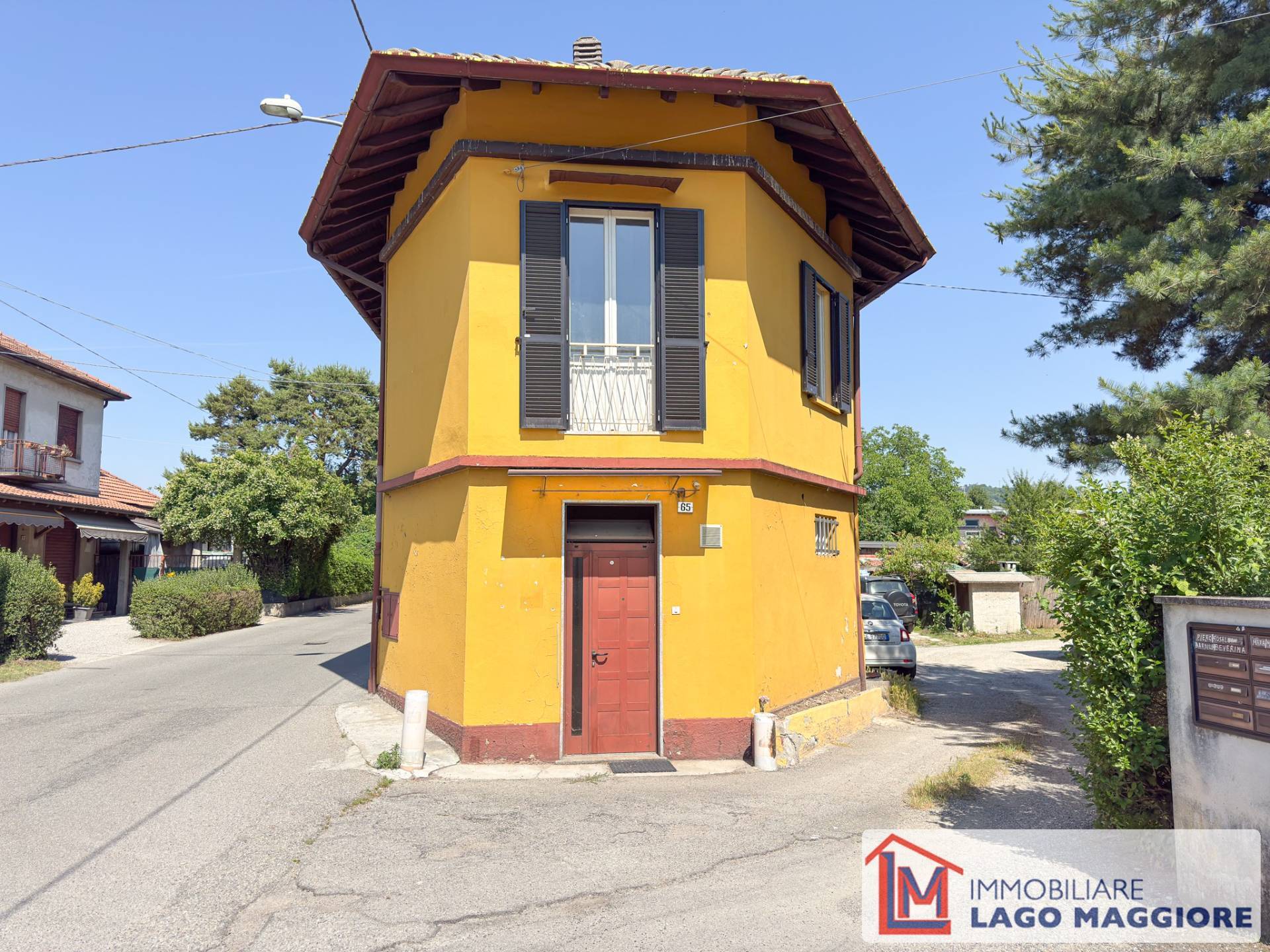 Porzione di casa in vendita a Angera