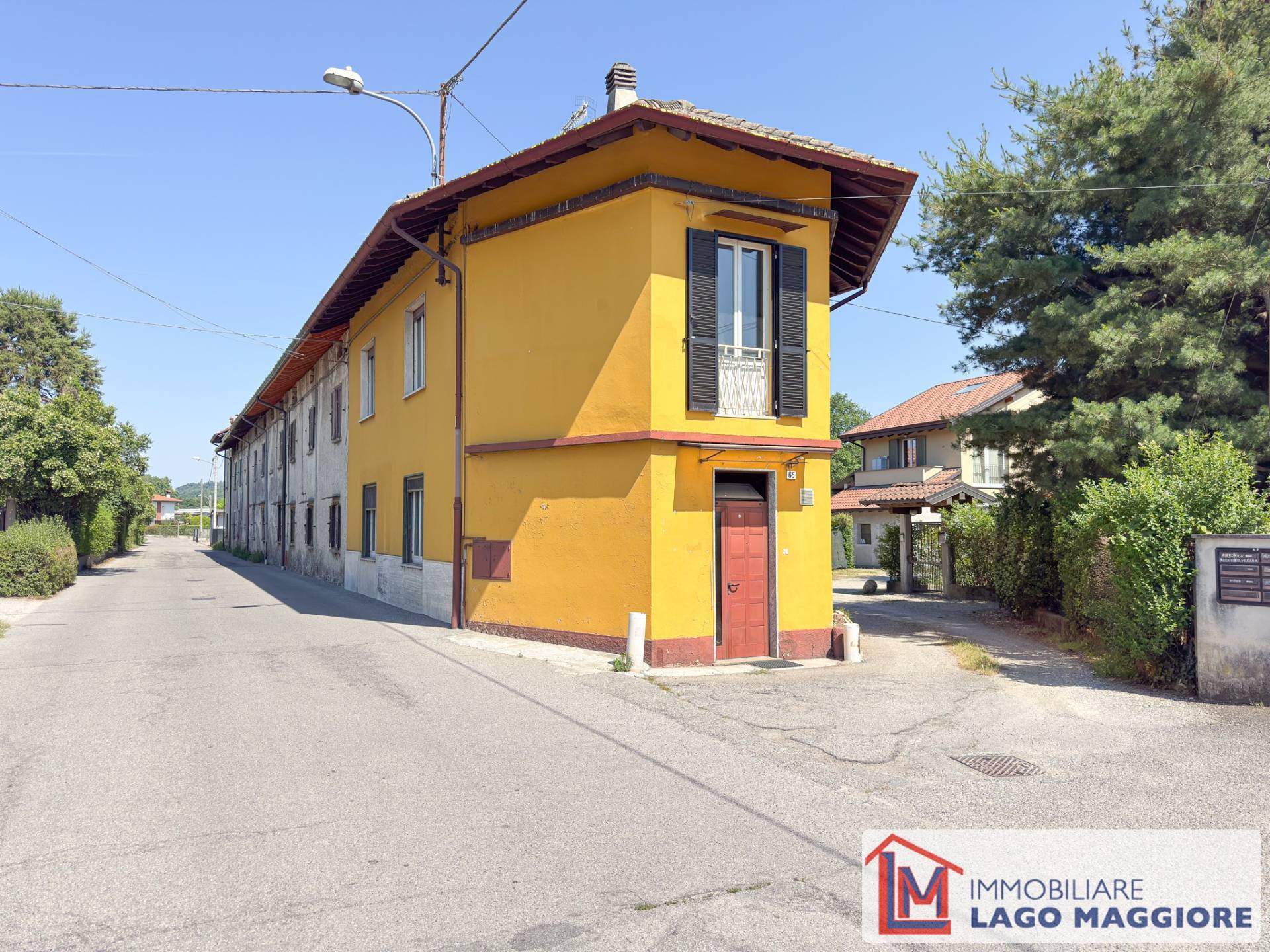 Porzione di casa in vendita a Angera