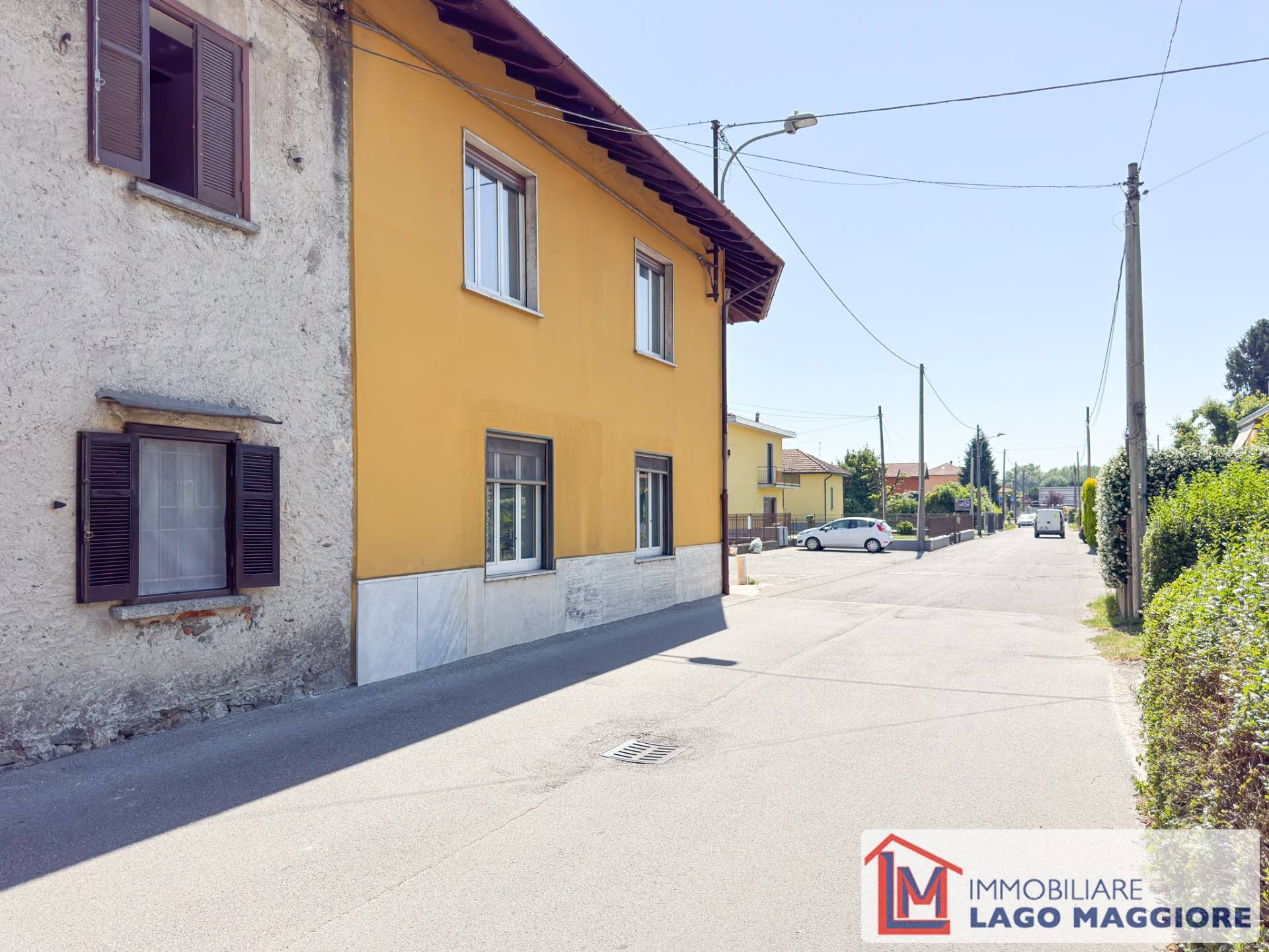 Porzione di casa in vendita a Angera