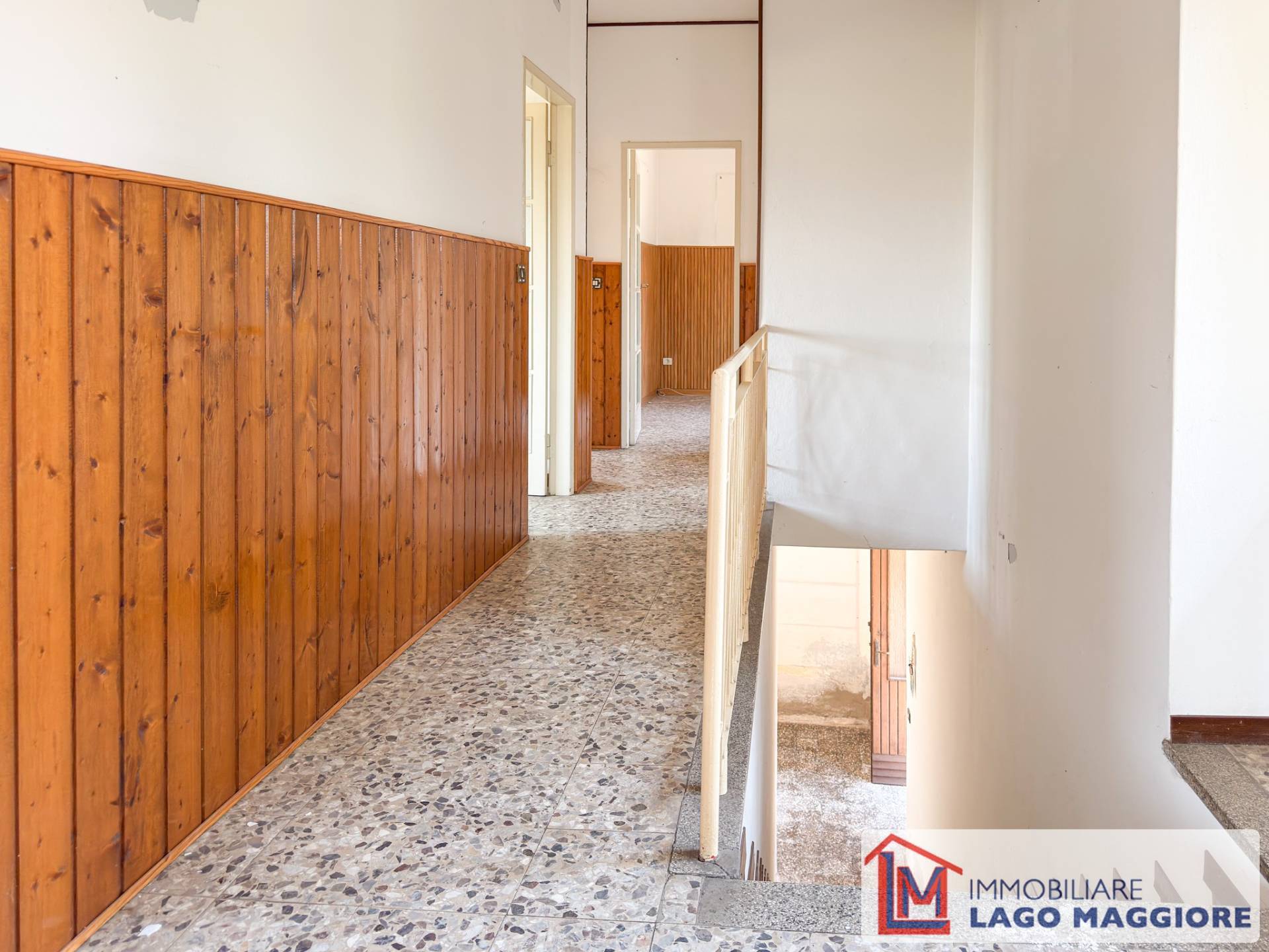 Porzione di casa in vendita a Angera