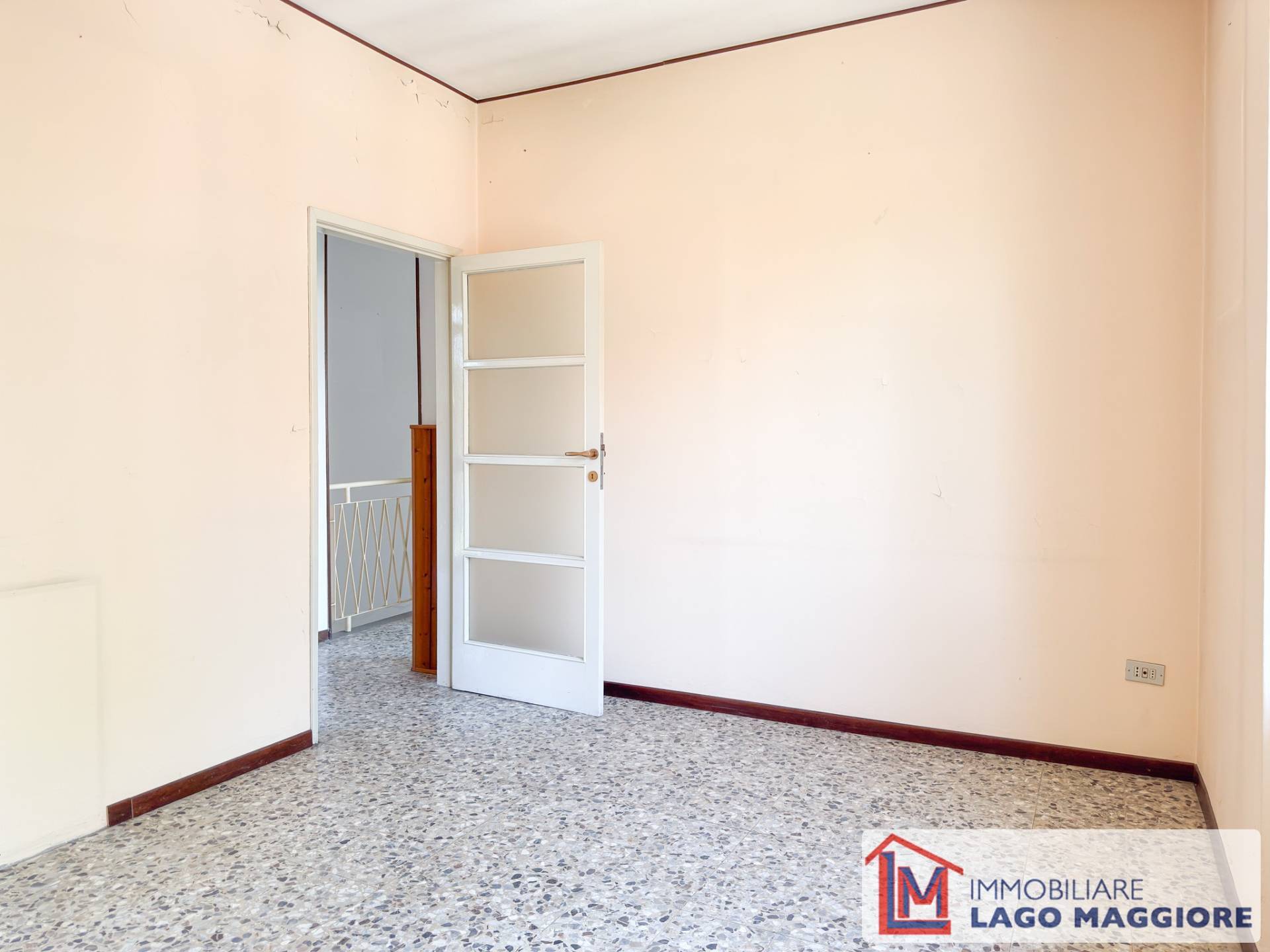 Porzione di casa in vendita a Angera