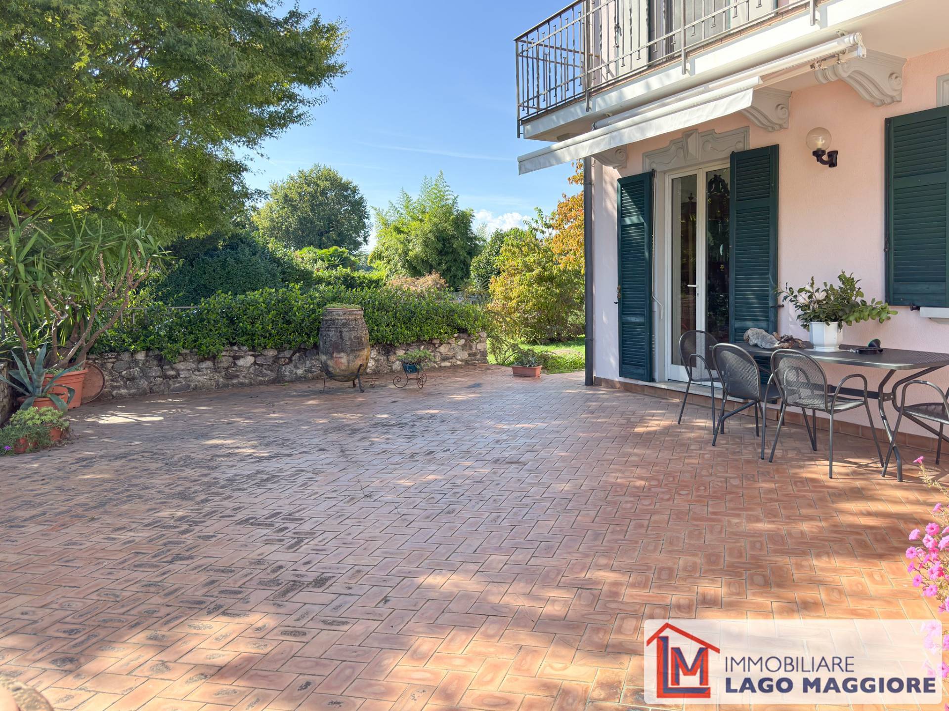 Villa in vendita a Sesto Calende