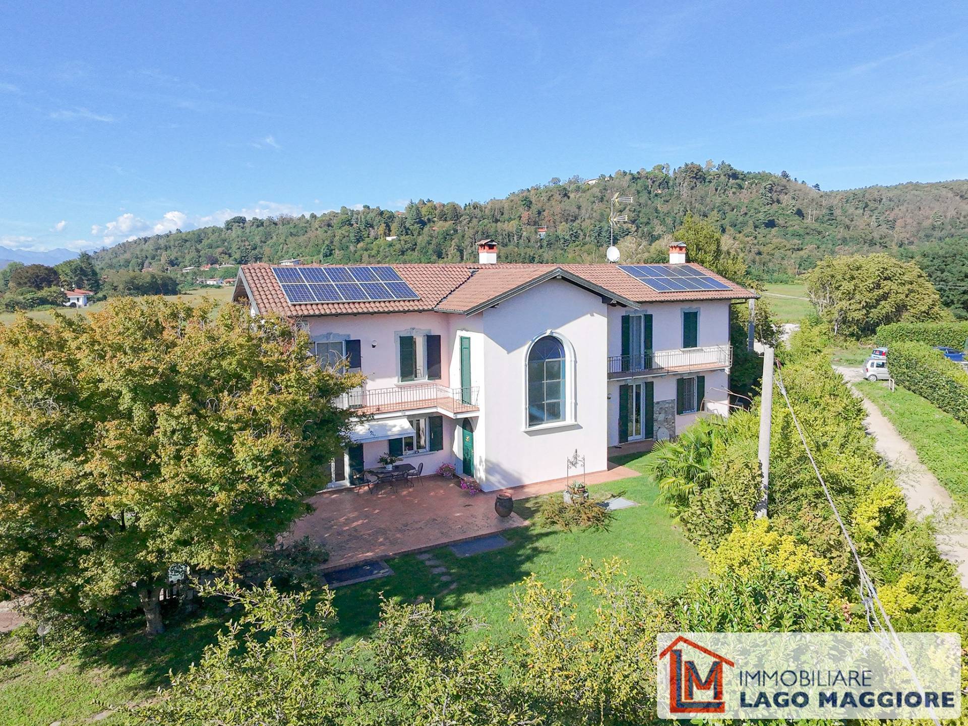 Villa in vendita a Sesto Calende