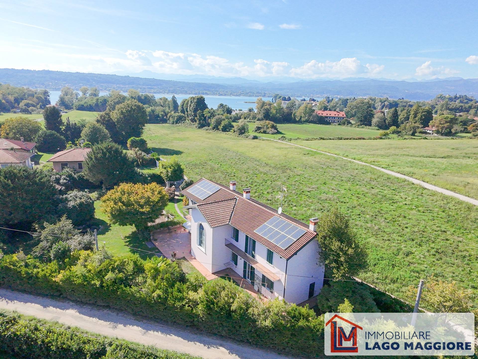 Villa in vendita a Sesto Calende