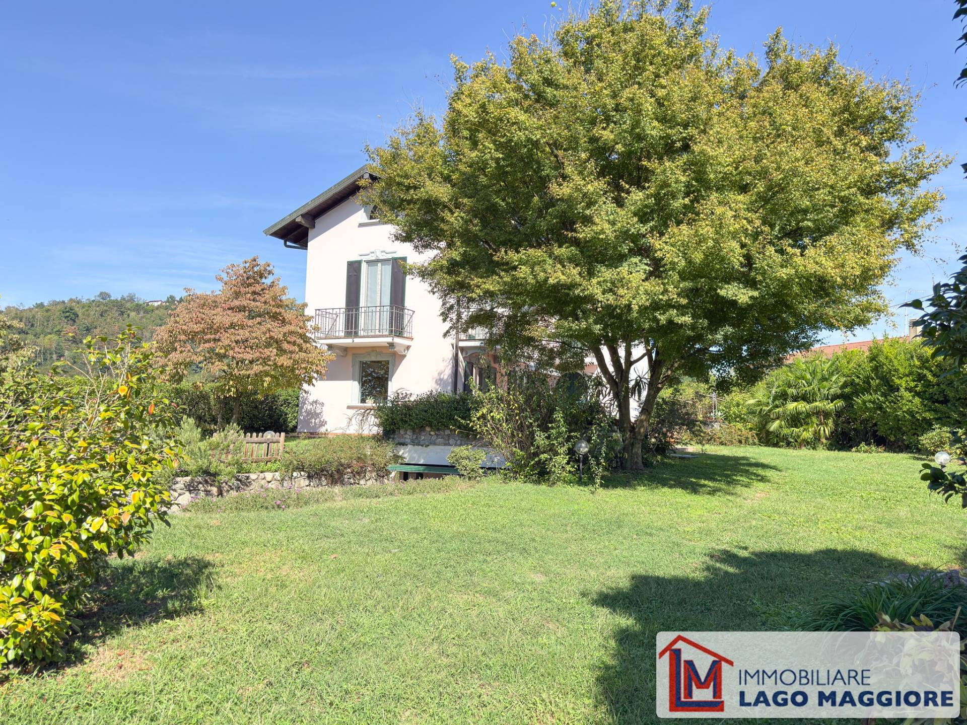 Villa in vendita a Sesto Calende