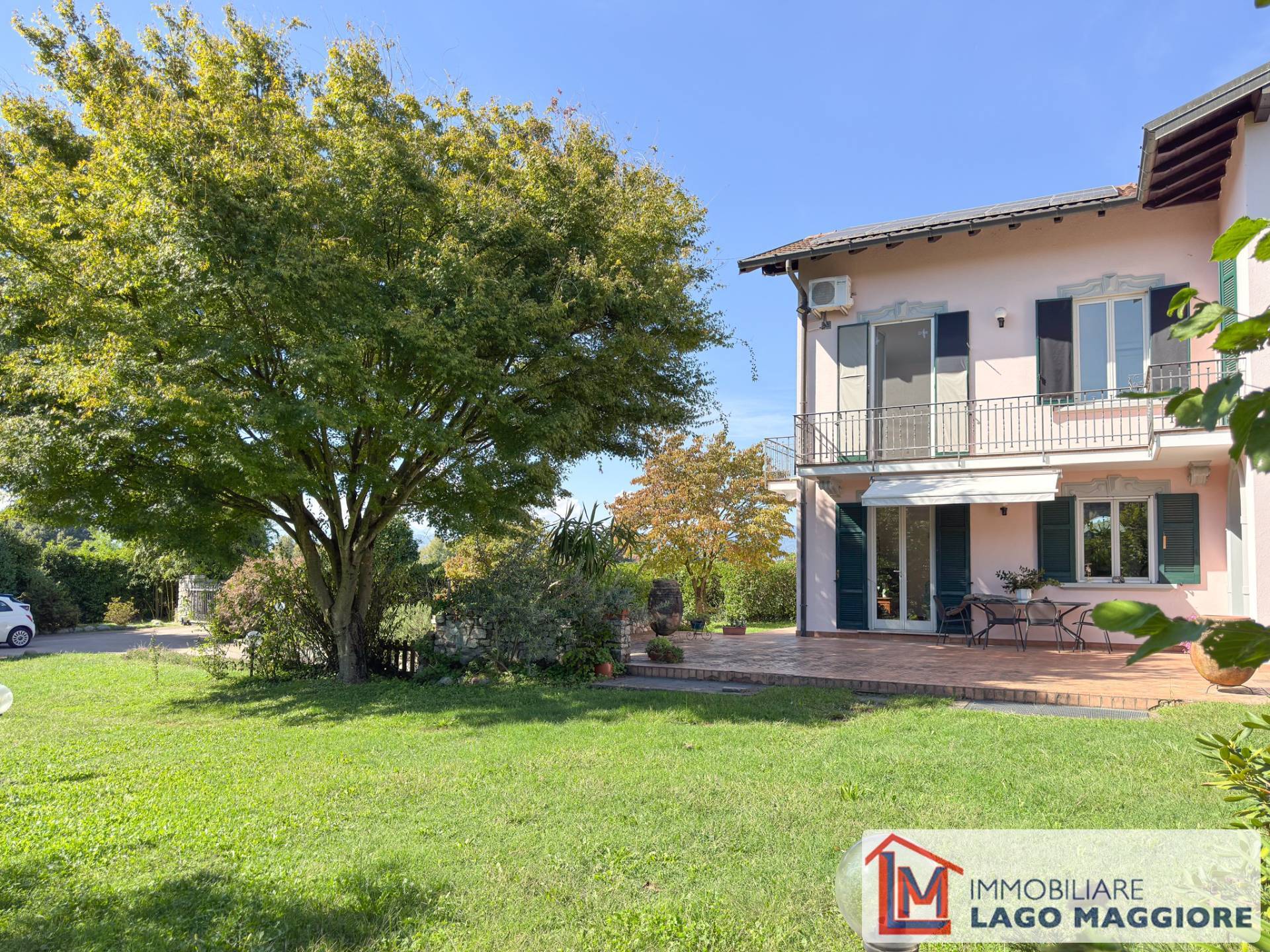 Villa in vendita a Sesto Calende