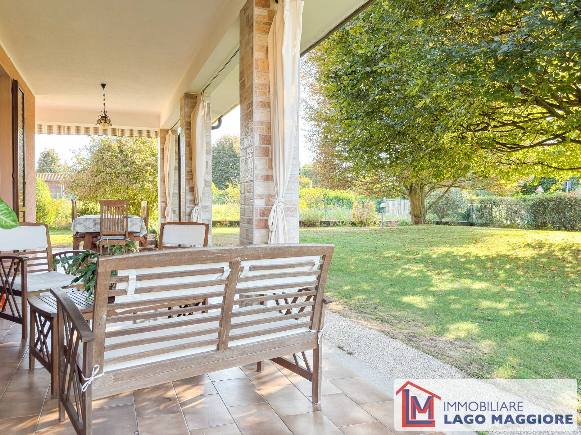 Villa in vendita a Travedona-Monate