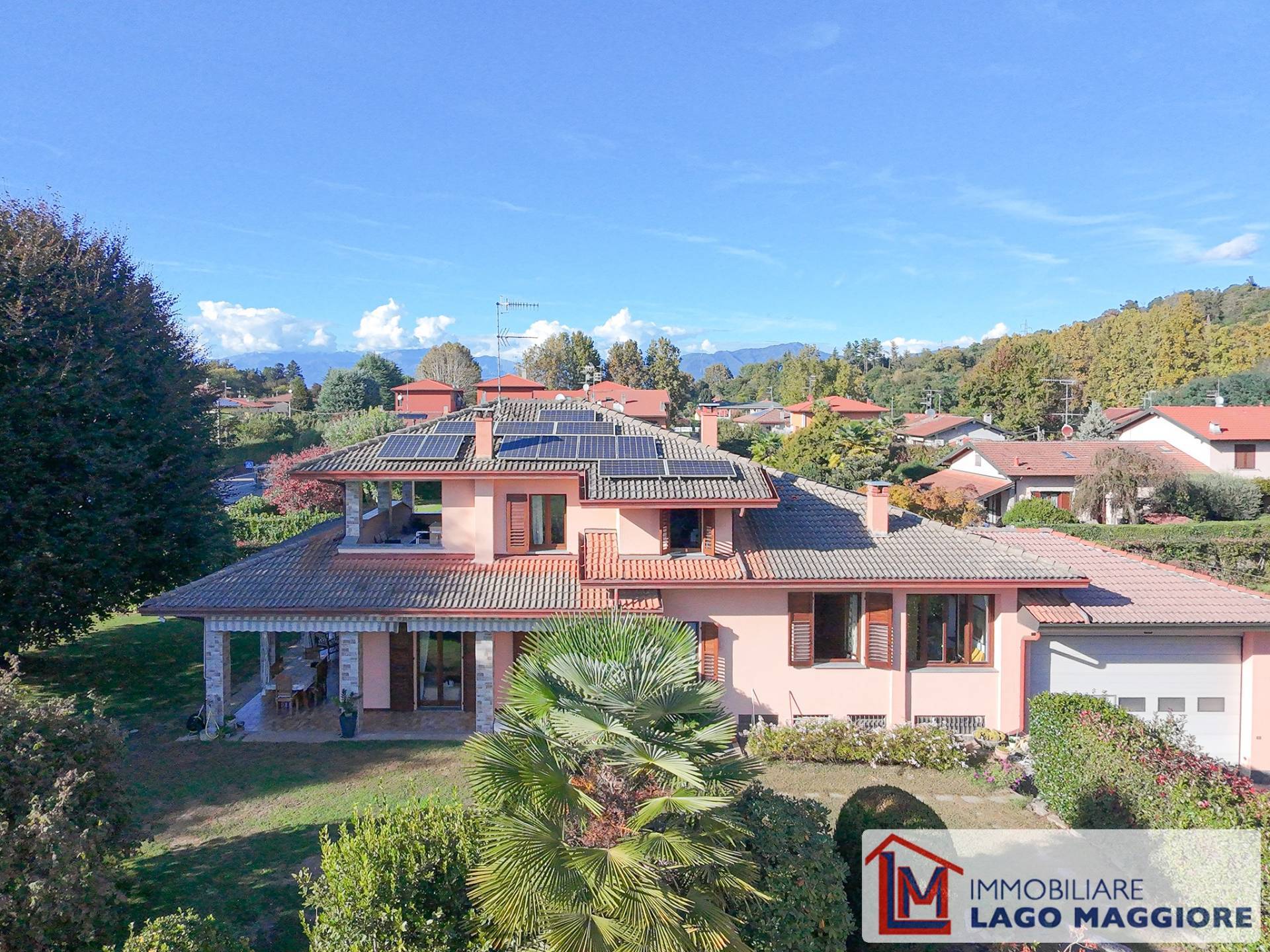 Villa in vendita a Travedona-Monate