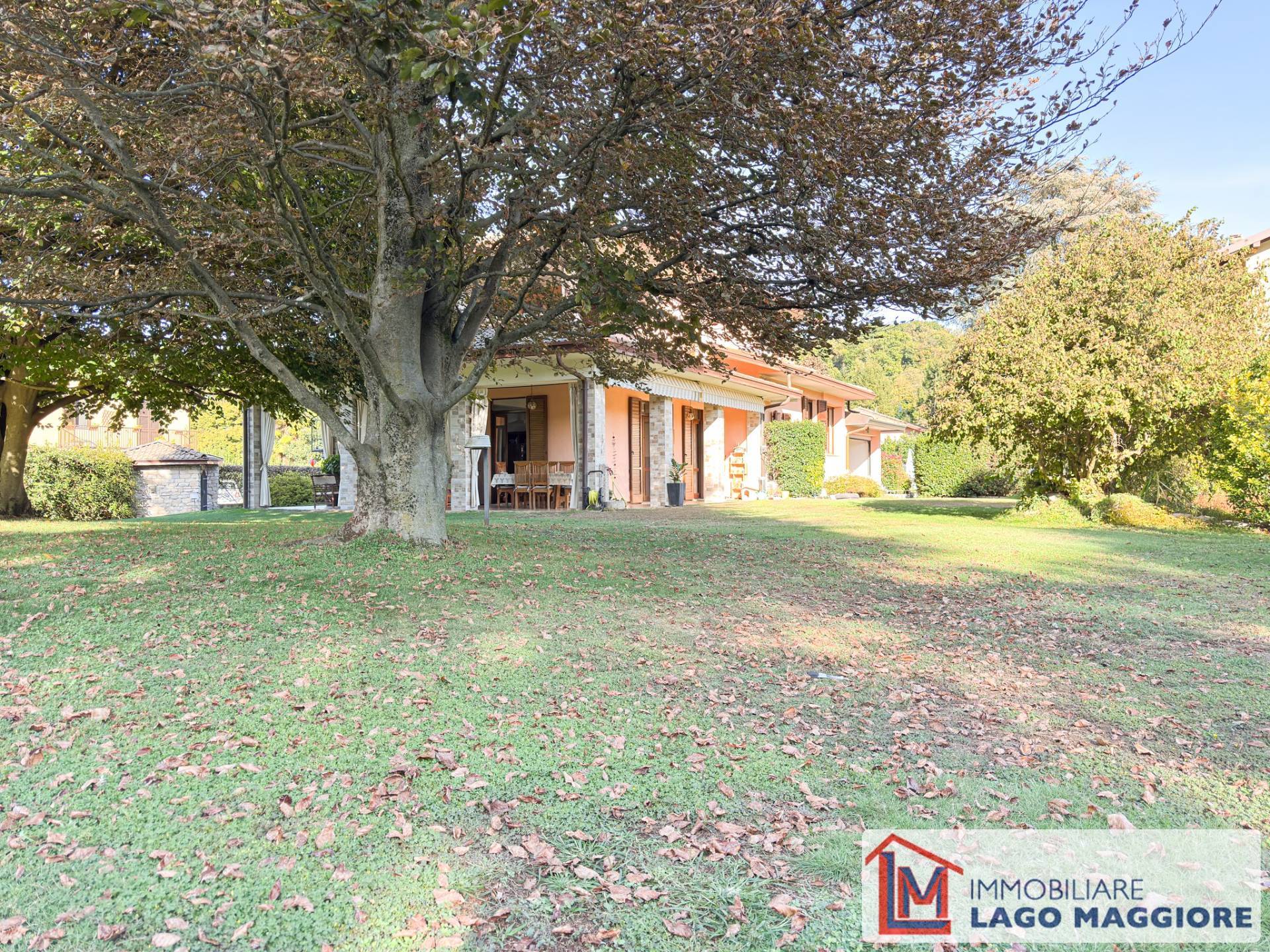 Villa in vendita a Travedona-Monate