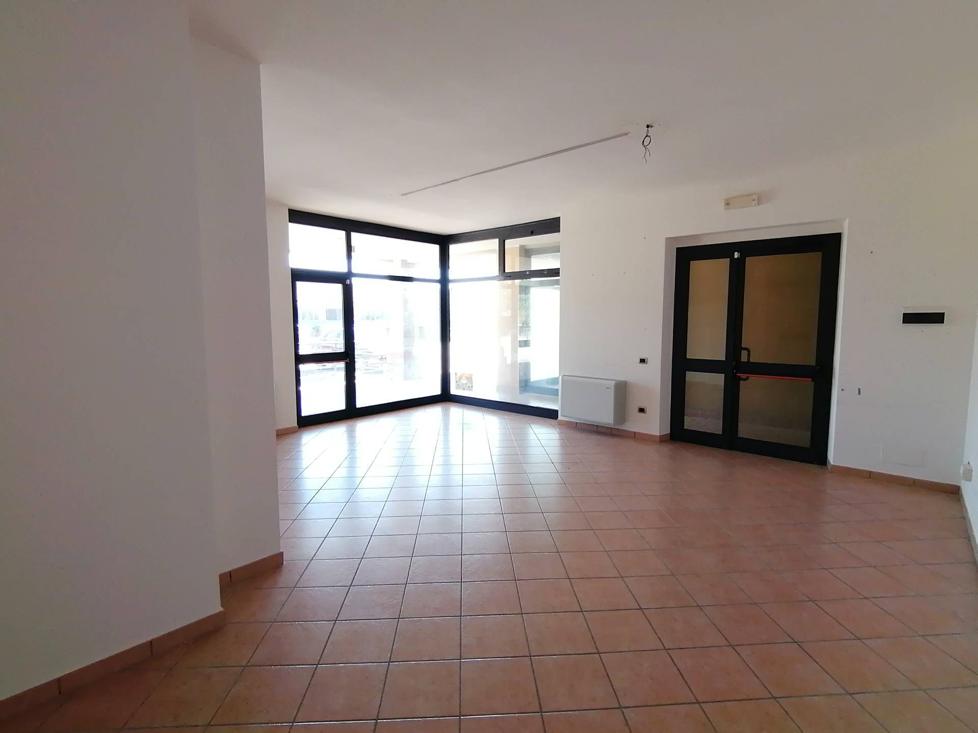Locale commerciale in vendita a Collazzone, Collepepe