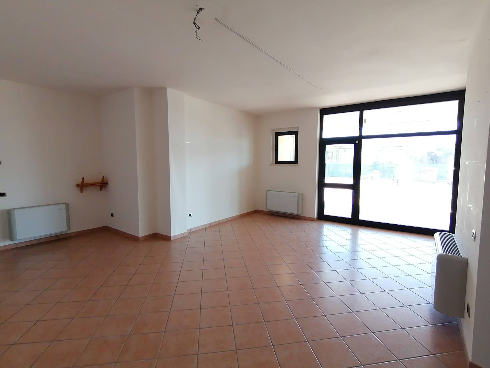 Locale commerciale in vendita a Collazzone, Collepepe