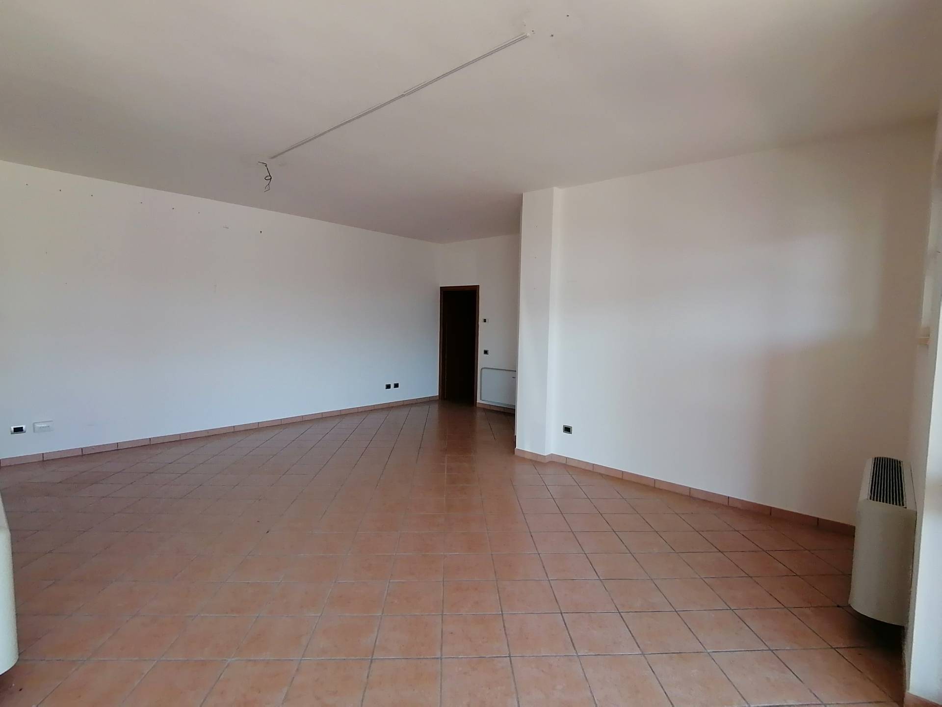 Locale commerciale in vendita a Collazzone, Collepepe