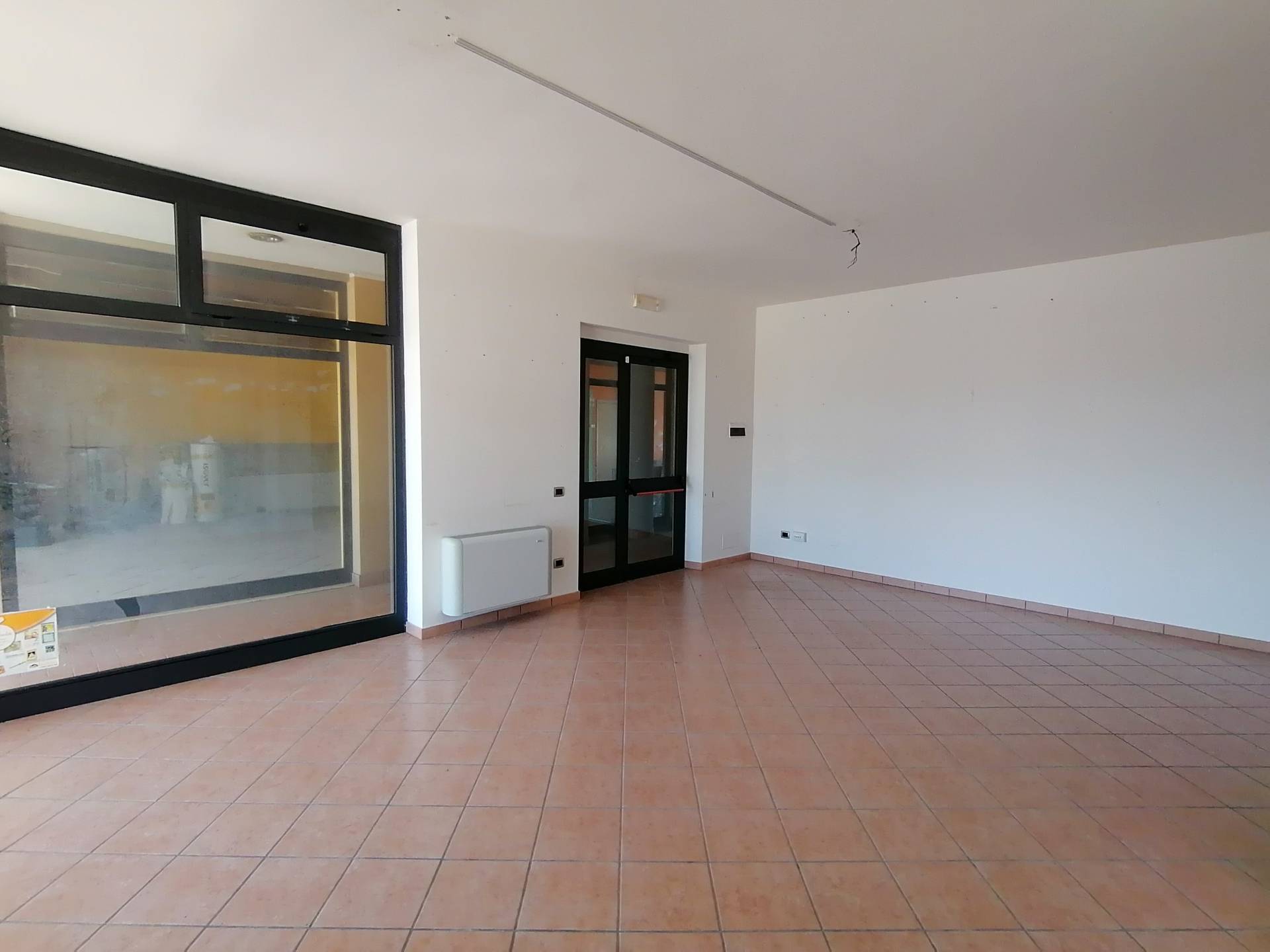 Locale commerciale in vendita a Collazzone, Collepepe