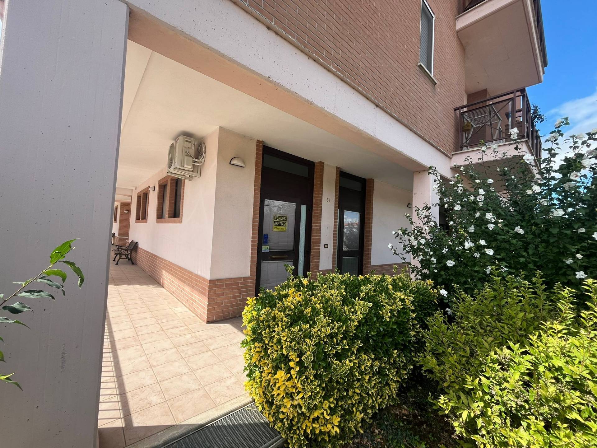 Locale commerciale in vendita a Marsciano, Schiavo