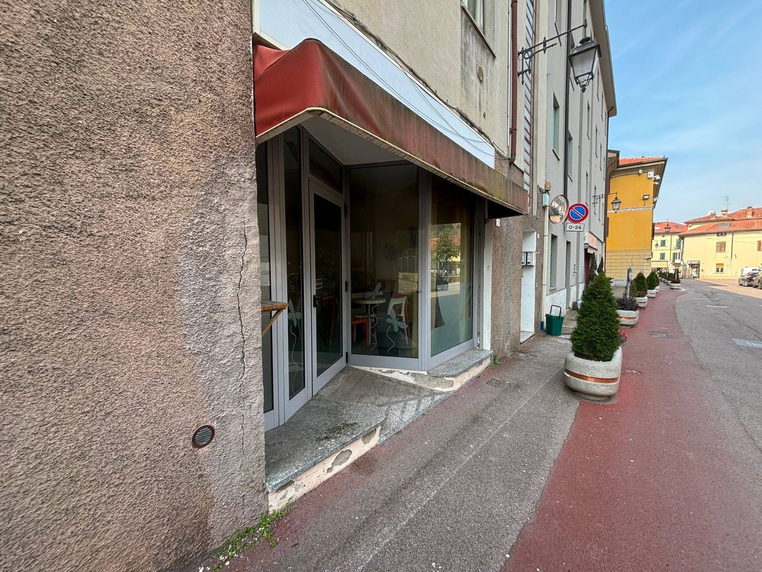 Locale commerciale in vendita a Sirone
