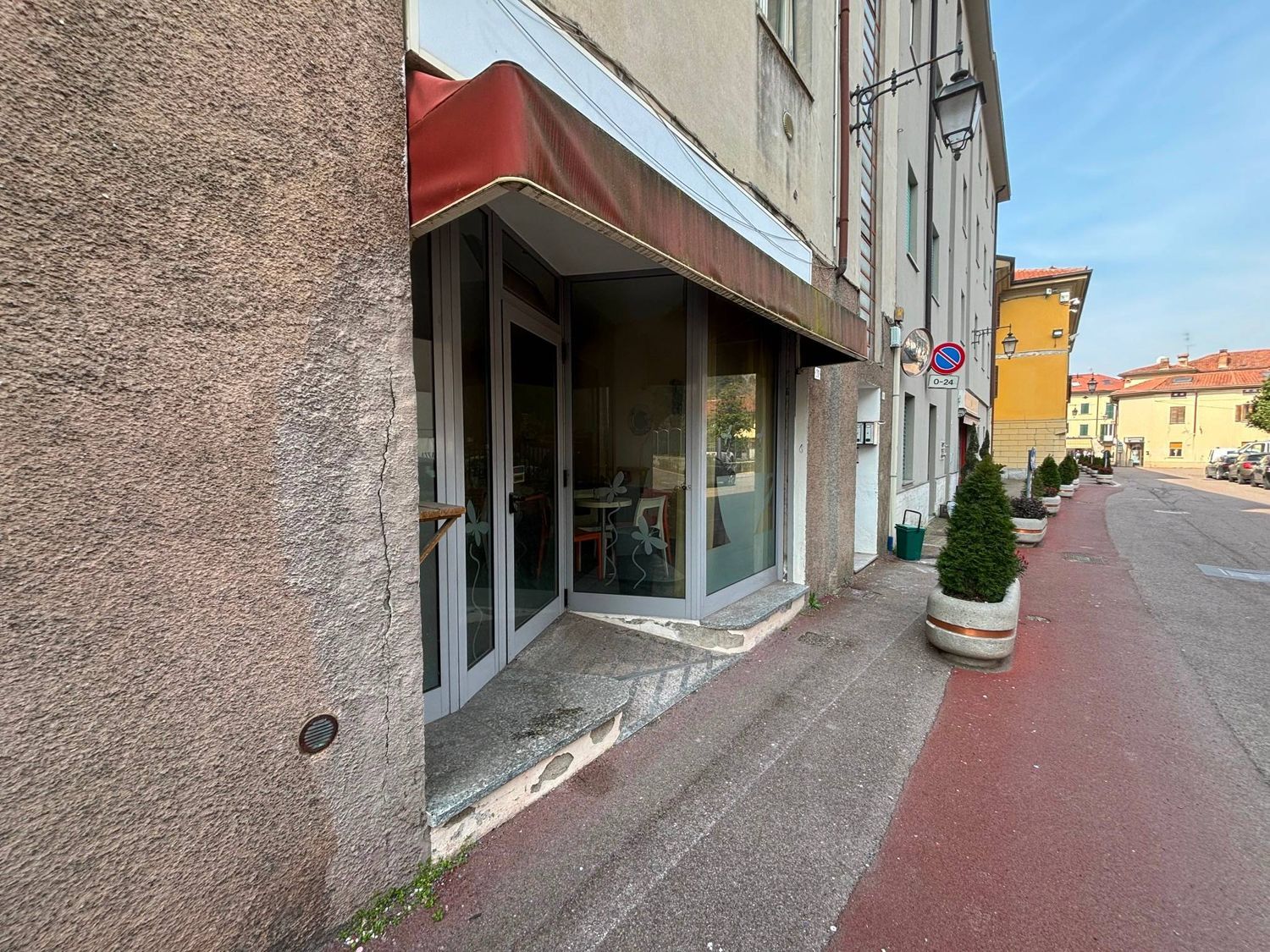 Locale commerciale in vendita a Sirone
