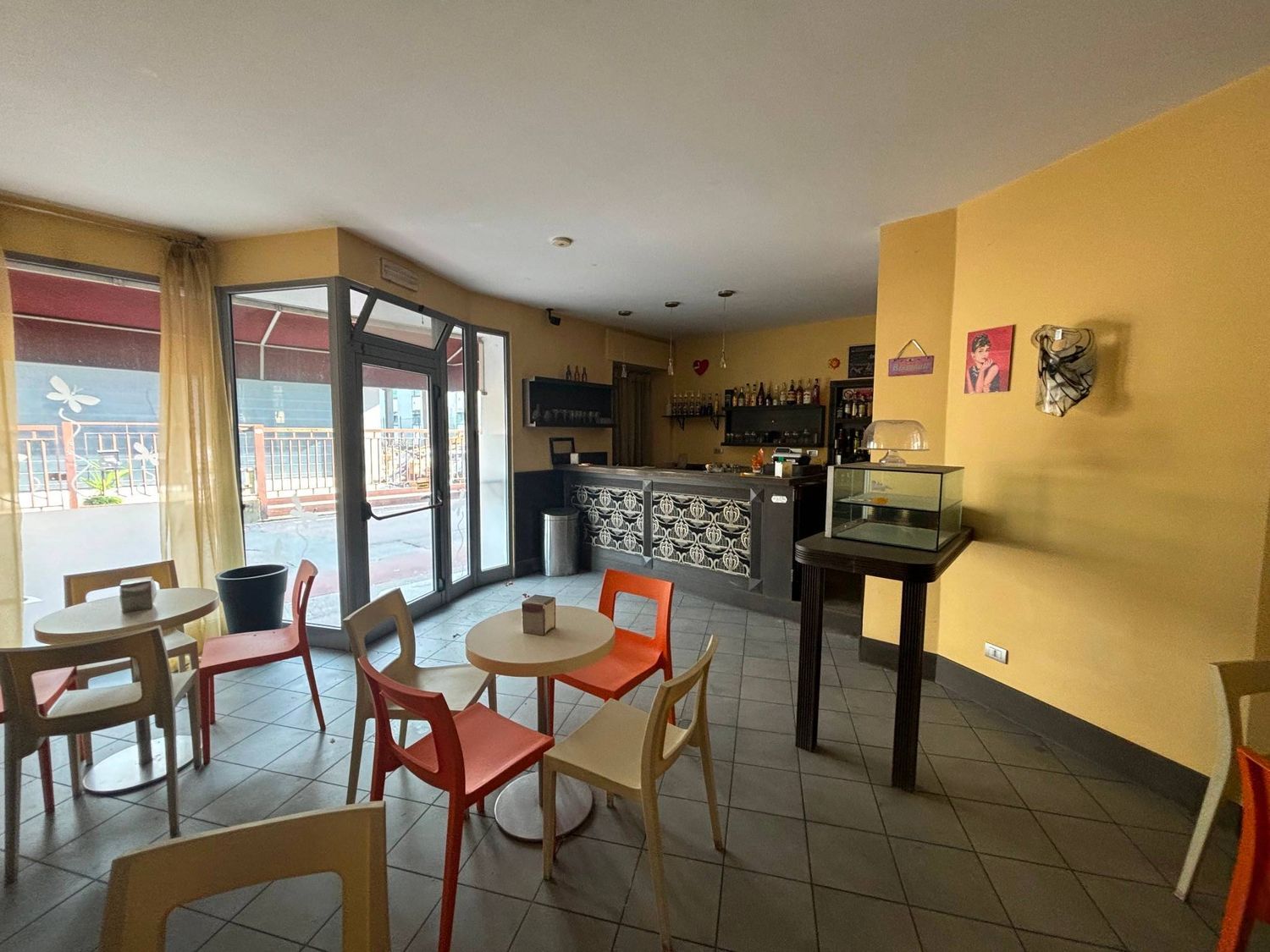 Locale commerciale in vendita a Sirone