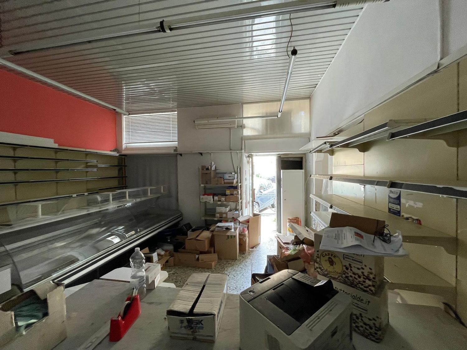 Locale commerciale in affitto a Galbiate