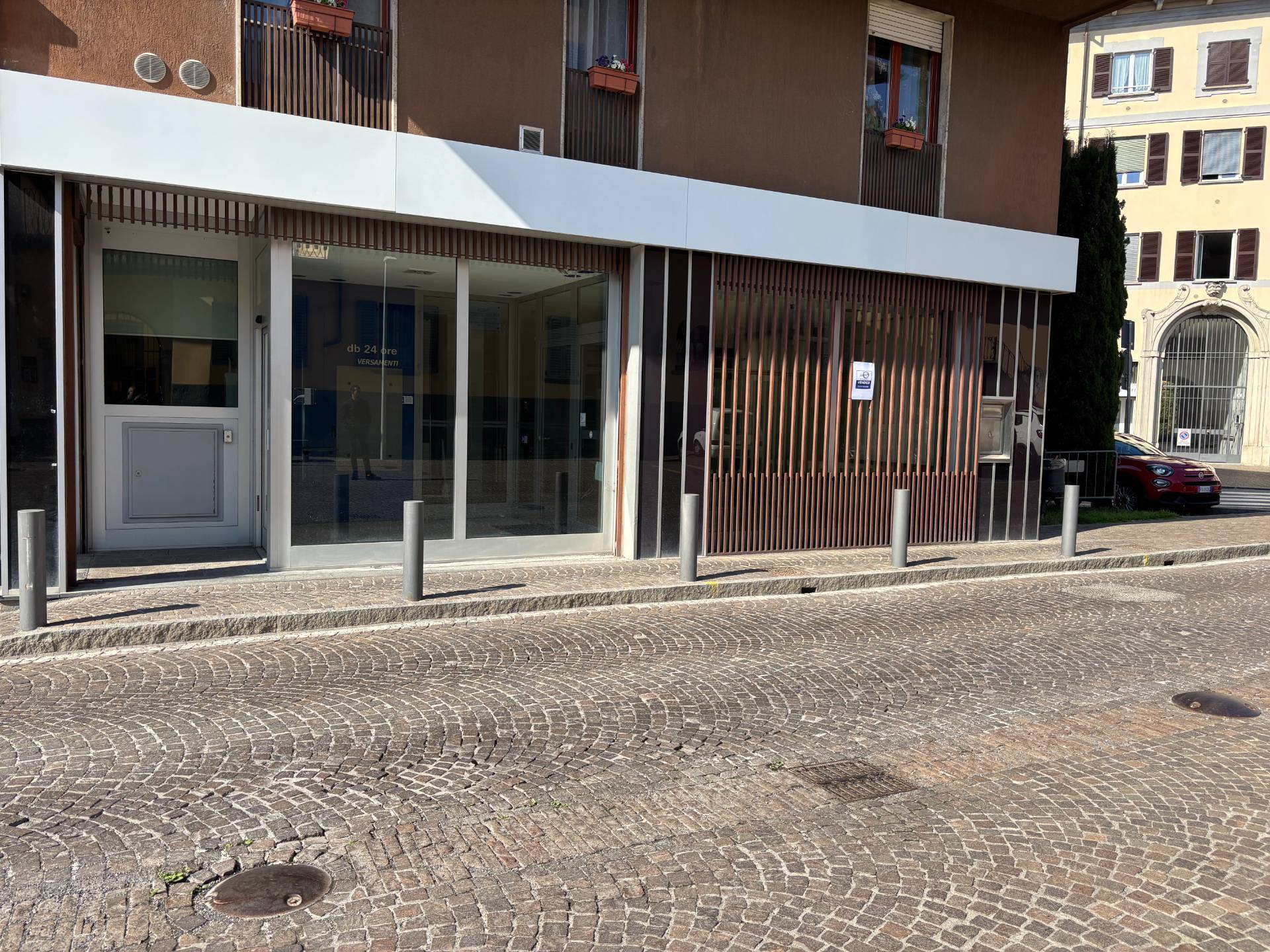 Locale commerciale in vendita a Galbiate