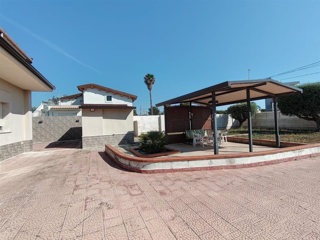 Villa con giardino in via vasco de gama, Siracusa