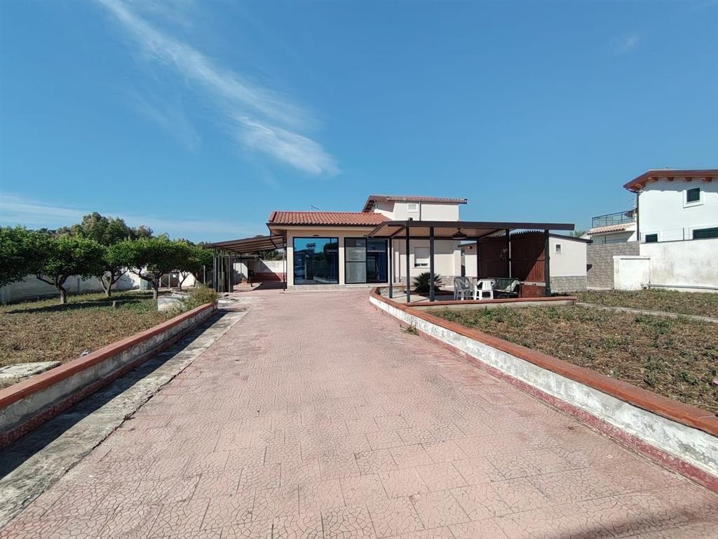 Villa con giardino in via vasco de gama, Siracusa