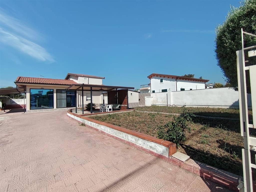Villa con giardino in via vasco de gama, Siracusa