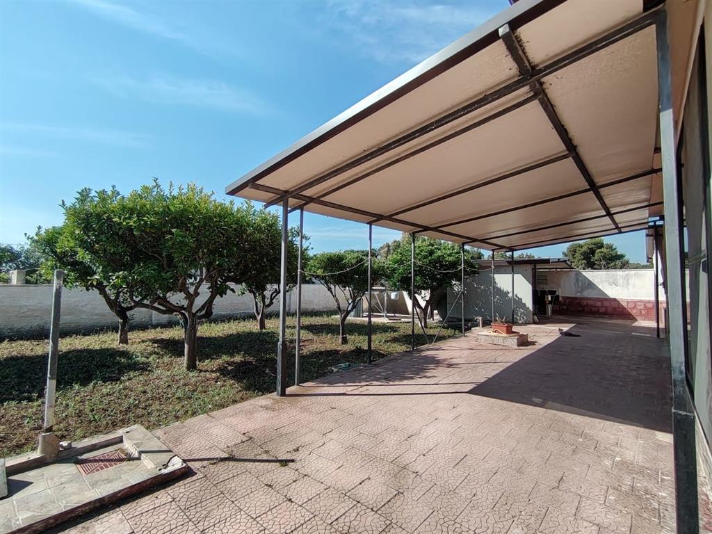 Villa con giardino in via vasco de gama, Siracusa