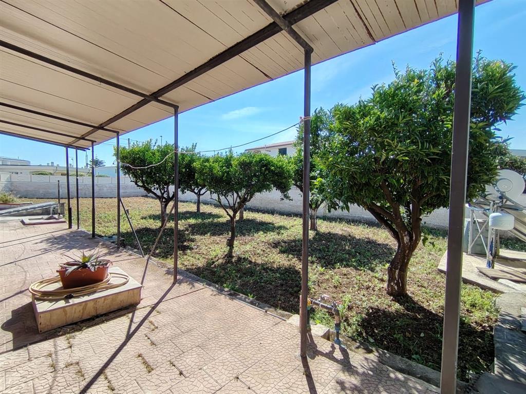 Villa con giardino in via vasco de gama, Siracusa