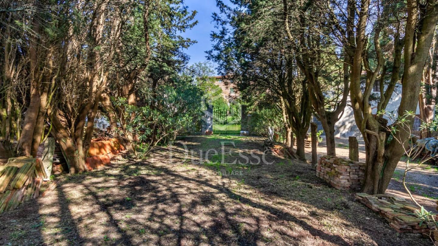 Villa con giardino a San Miniato