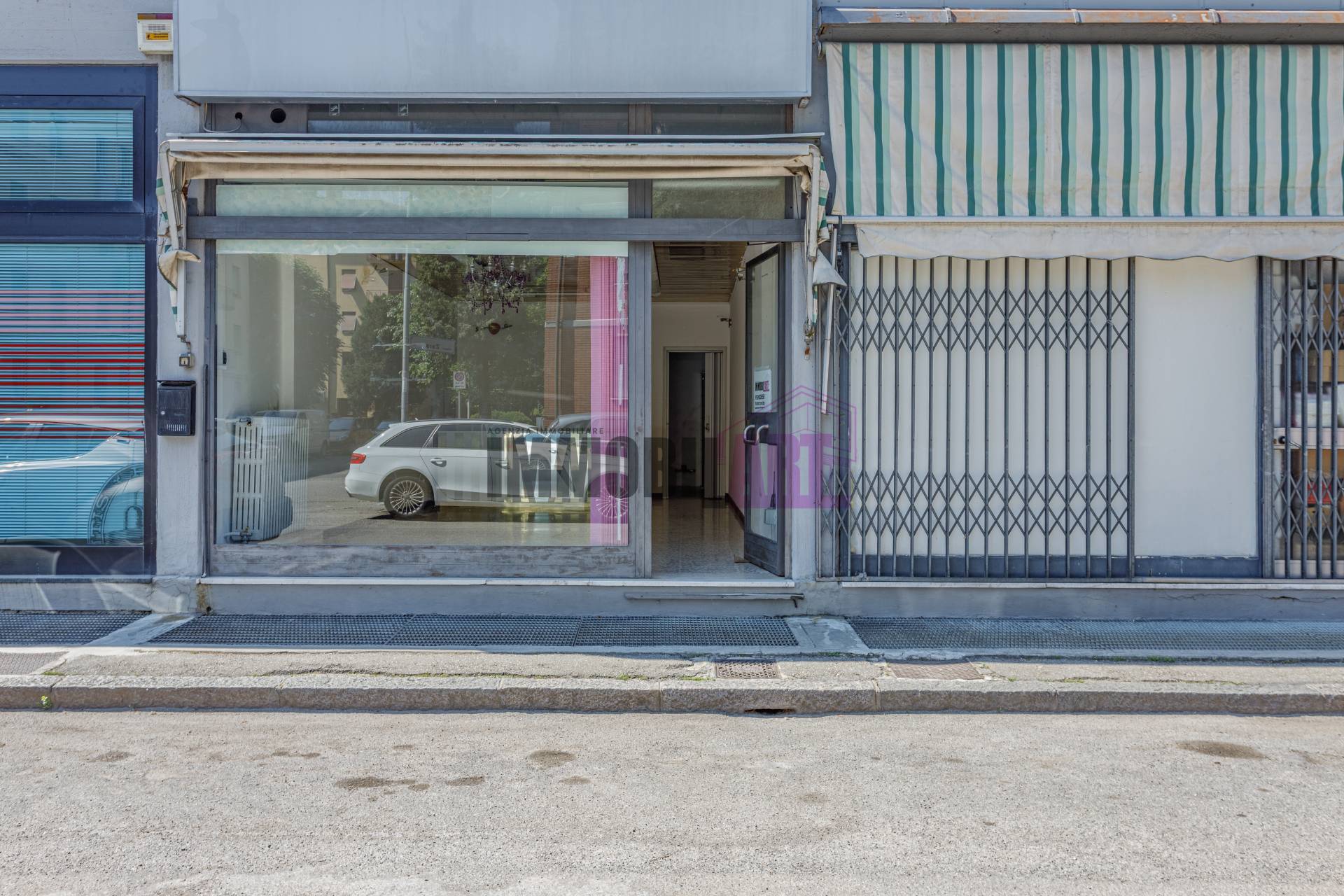 Locale commerciale in vendita a Reggio nell'Emilia, Ospizio