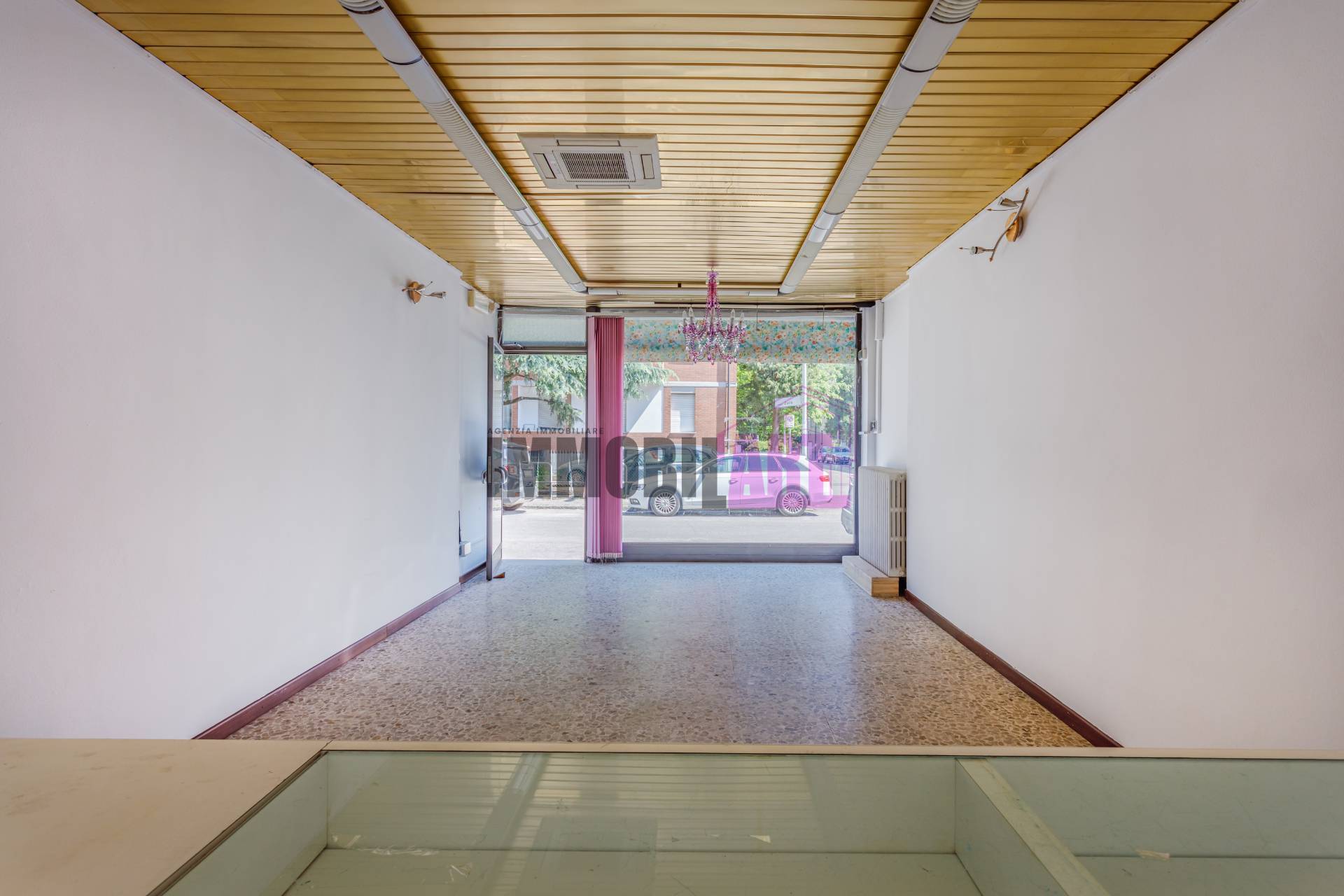 Locale commerciale in vendita a Reggio nell'Emilia, Ospizio