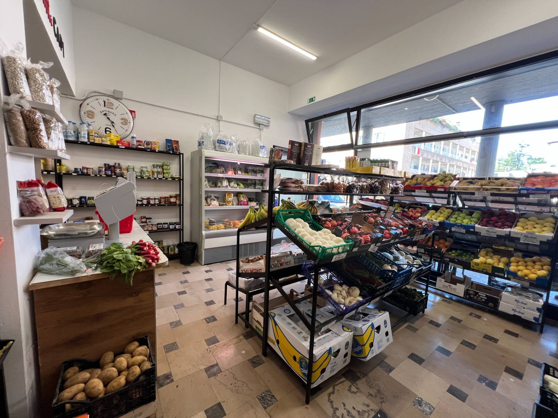 Locale commerciale in vendita a Parma